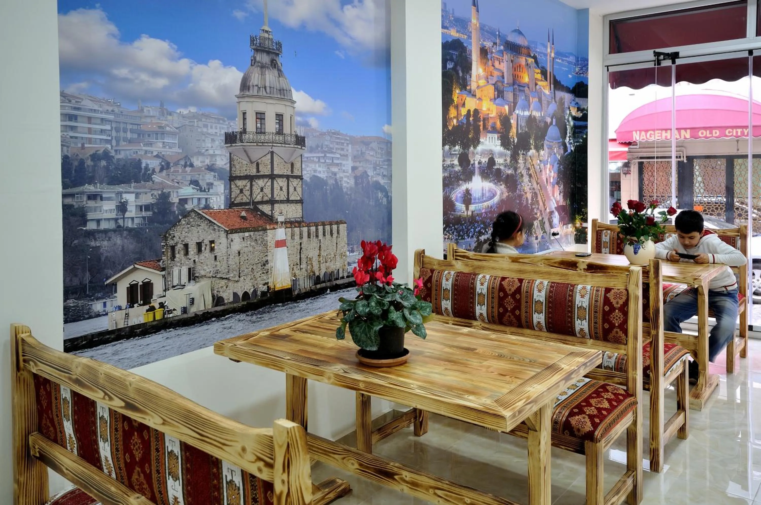 Restaurant/places to eat in Seyri Istanbul Hotel