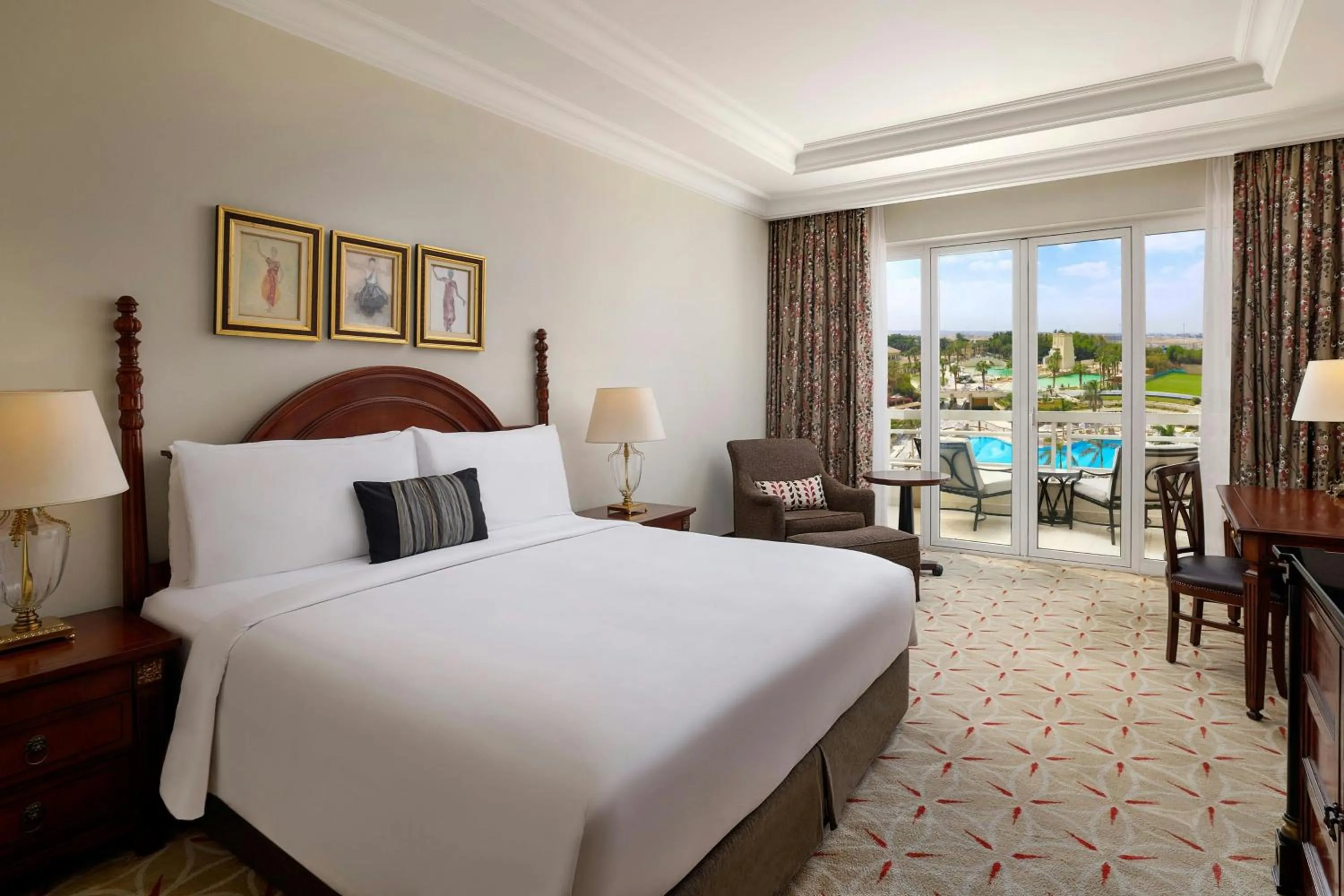 Swimming pool, Bed in JW Marriott Hotel Cairo