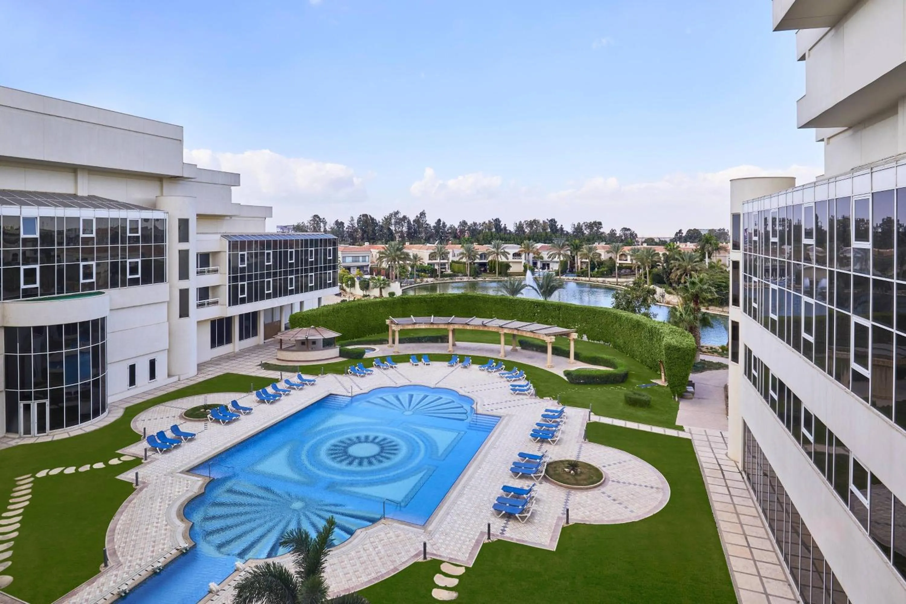 Swimming pool in JW Marriott Hotel Cairo