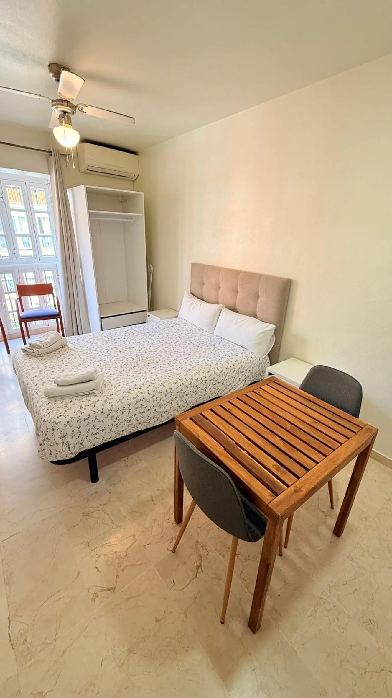 Photo of the whole room, Bed in Fan Flat Mariscal