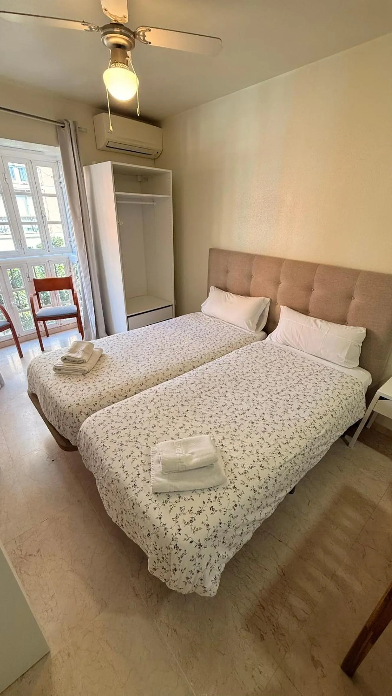 Photo of the whole room, Bed in Fan Flat Mariscal