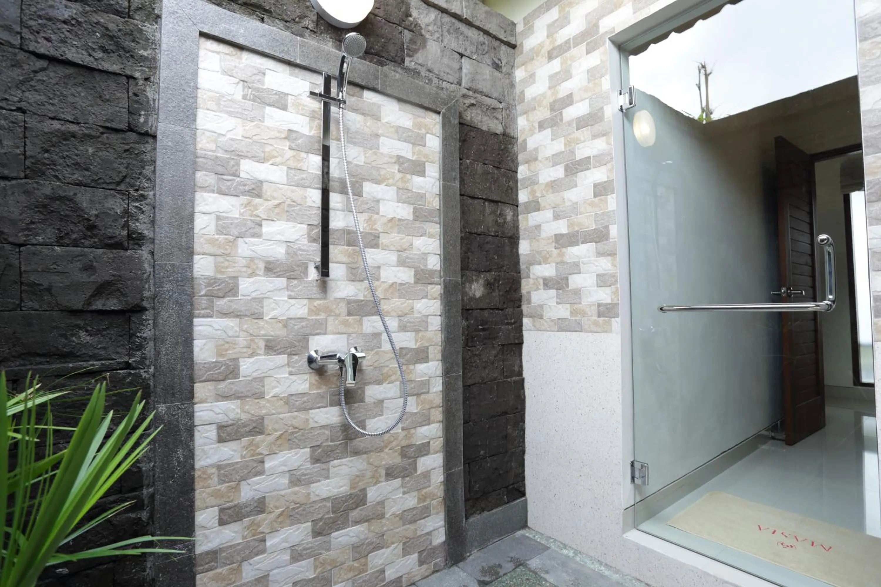 Shower in Masia Villa Ubud