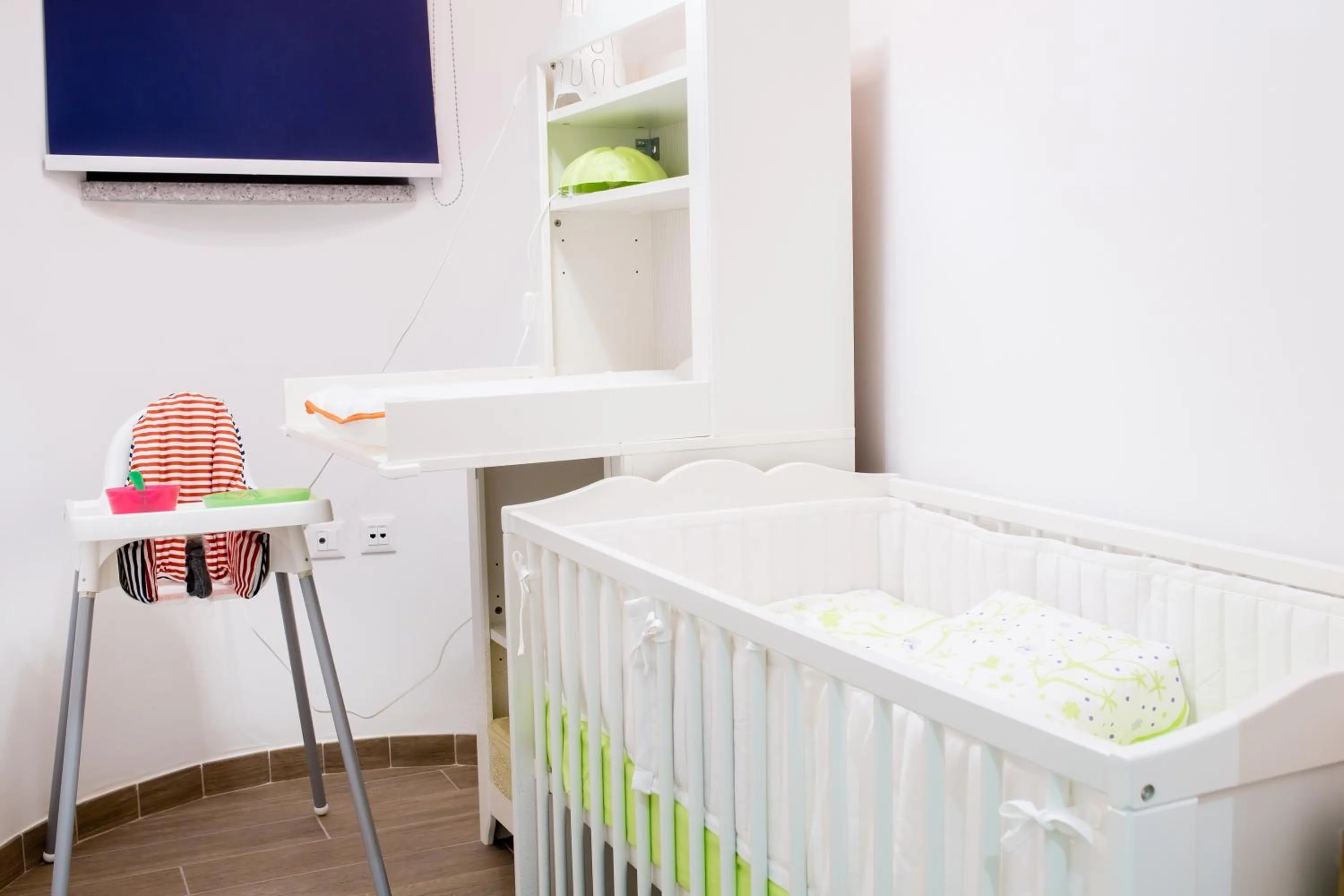 cot, Bed in WH Apartments