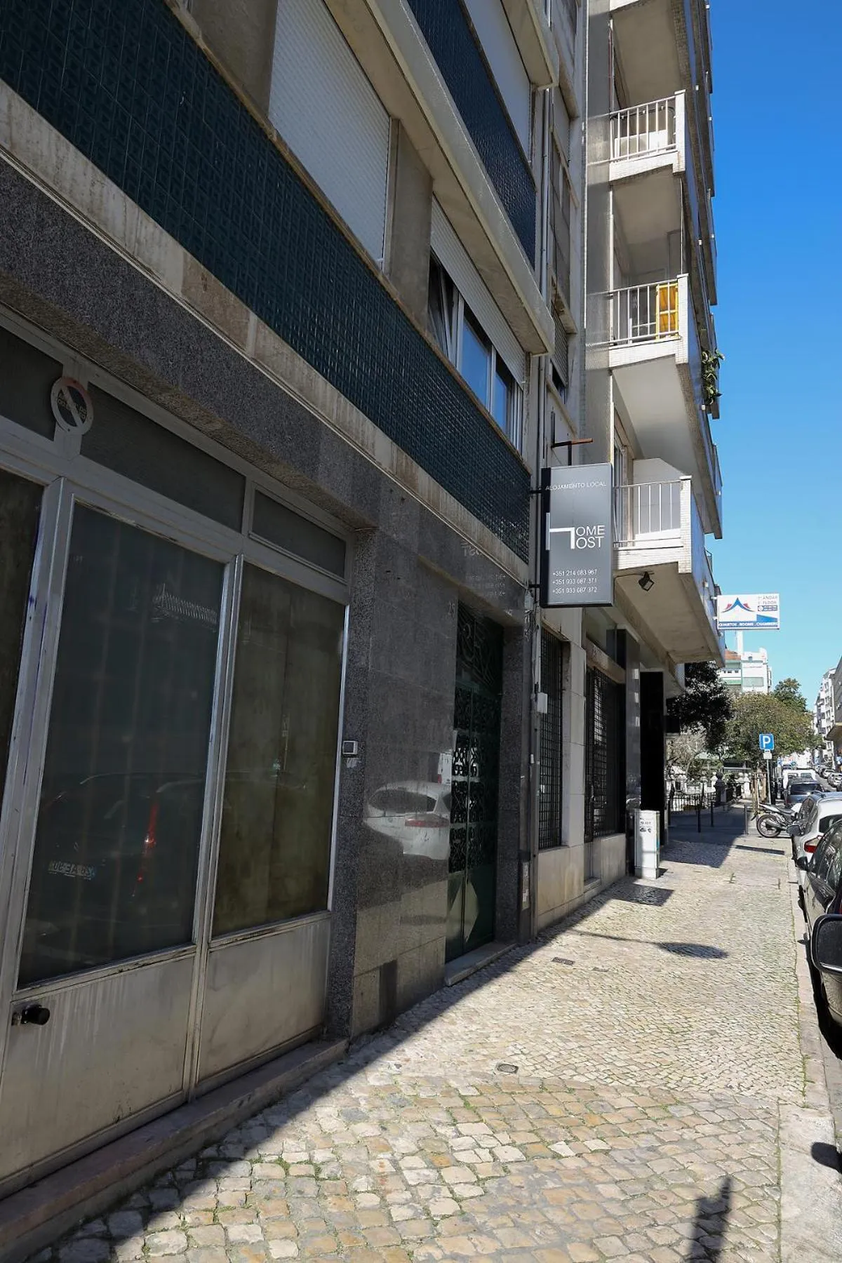 Facade/entrance in lisbon Home host