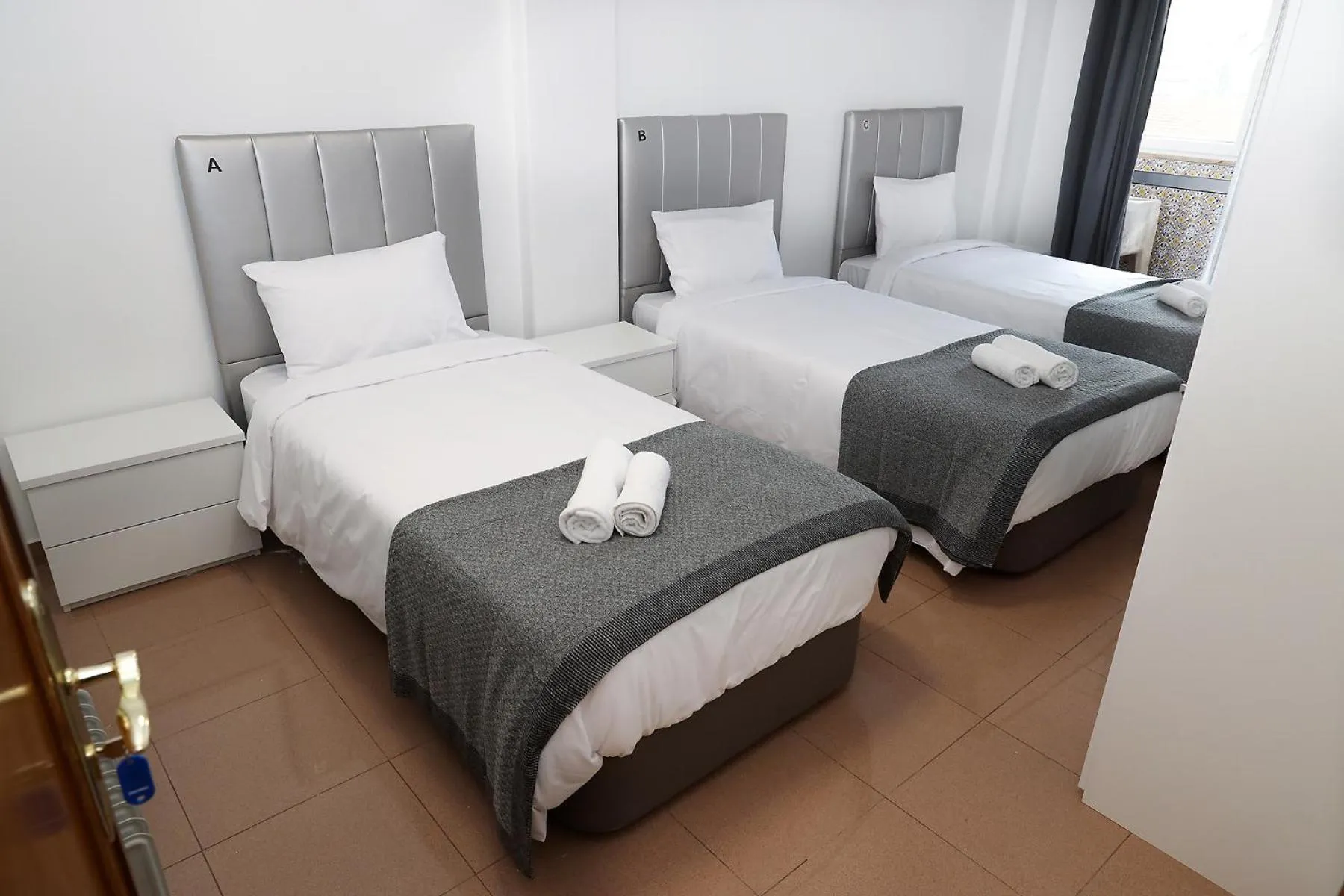 Bed in lisbon Home host