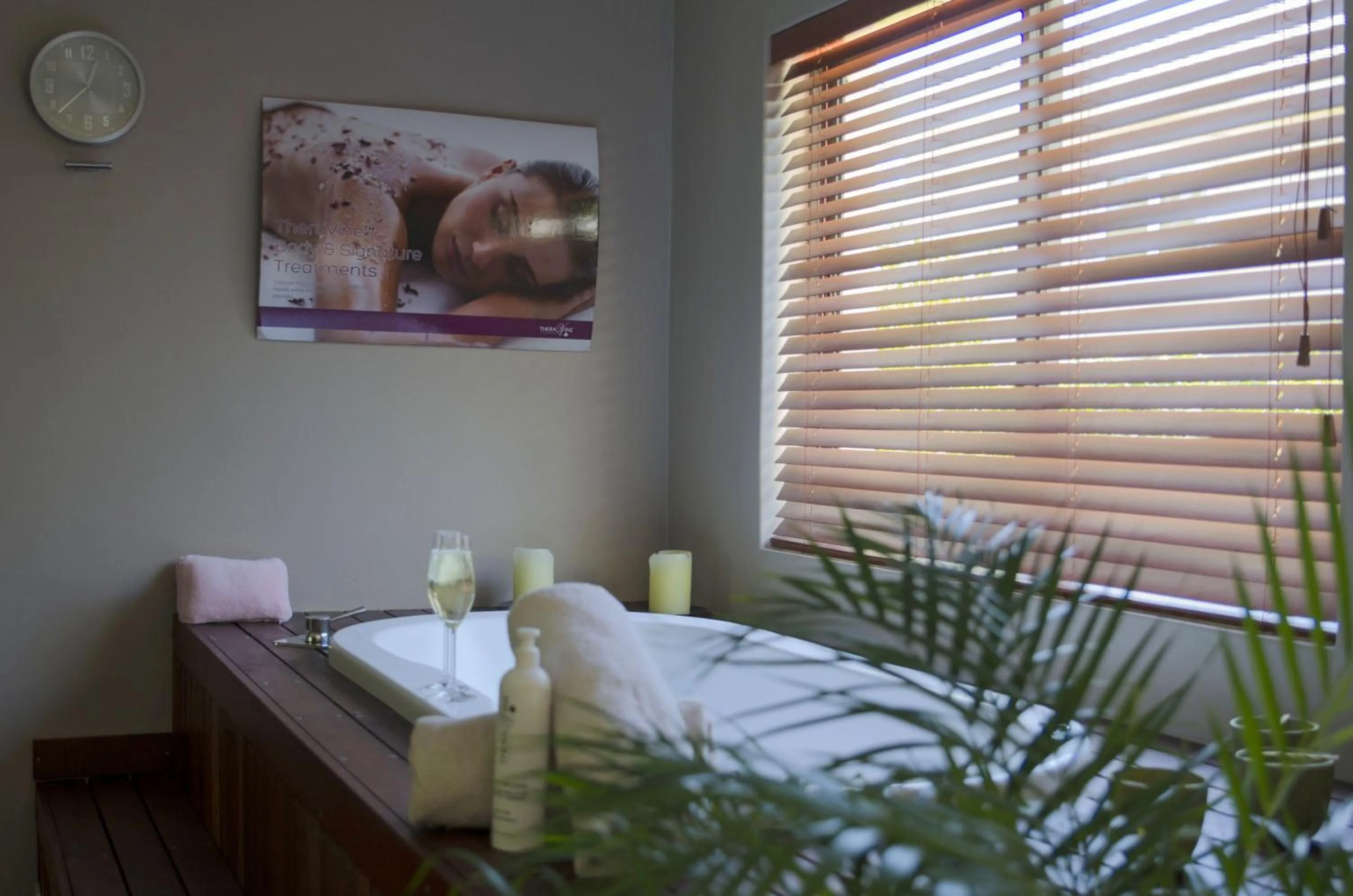 Hot Tub, Bed in Clos Malverne Wine Estate