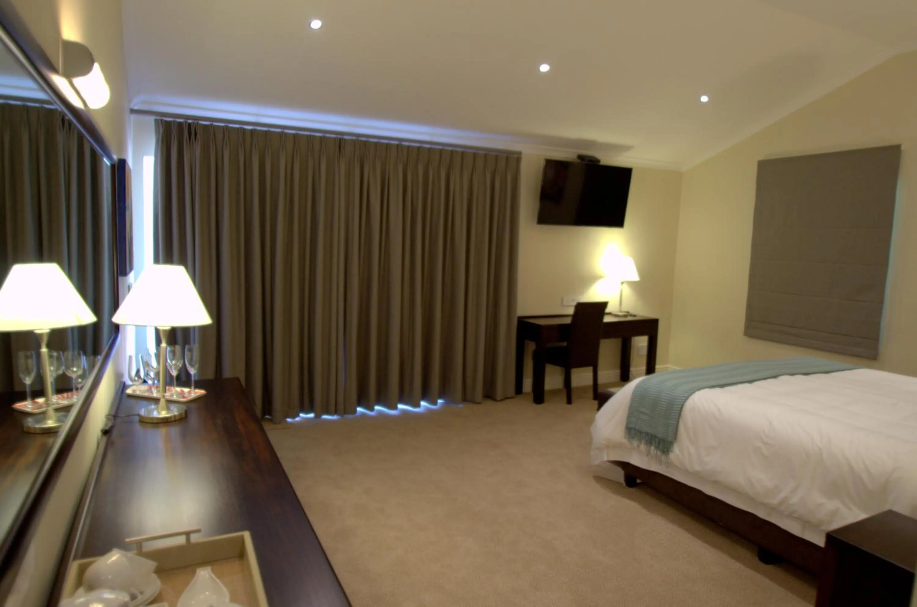 Bedroom, Bed in Clos Malverne Wine Estate