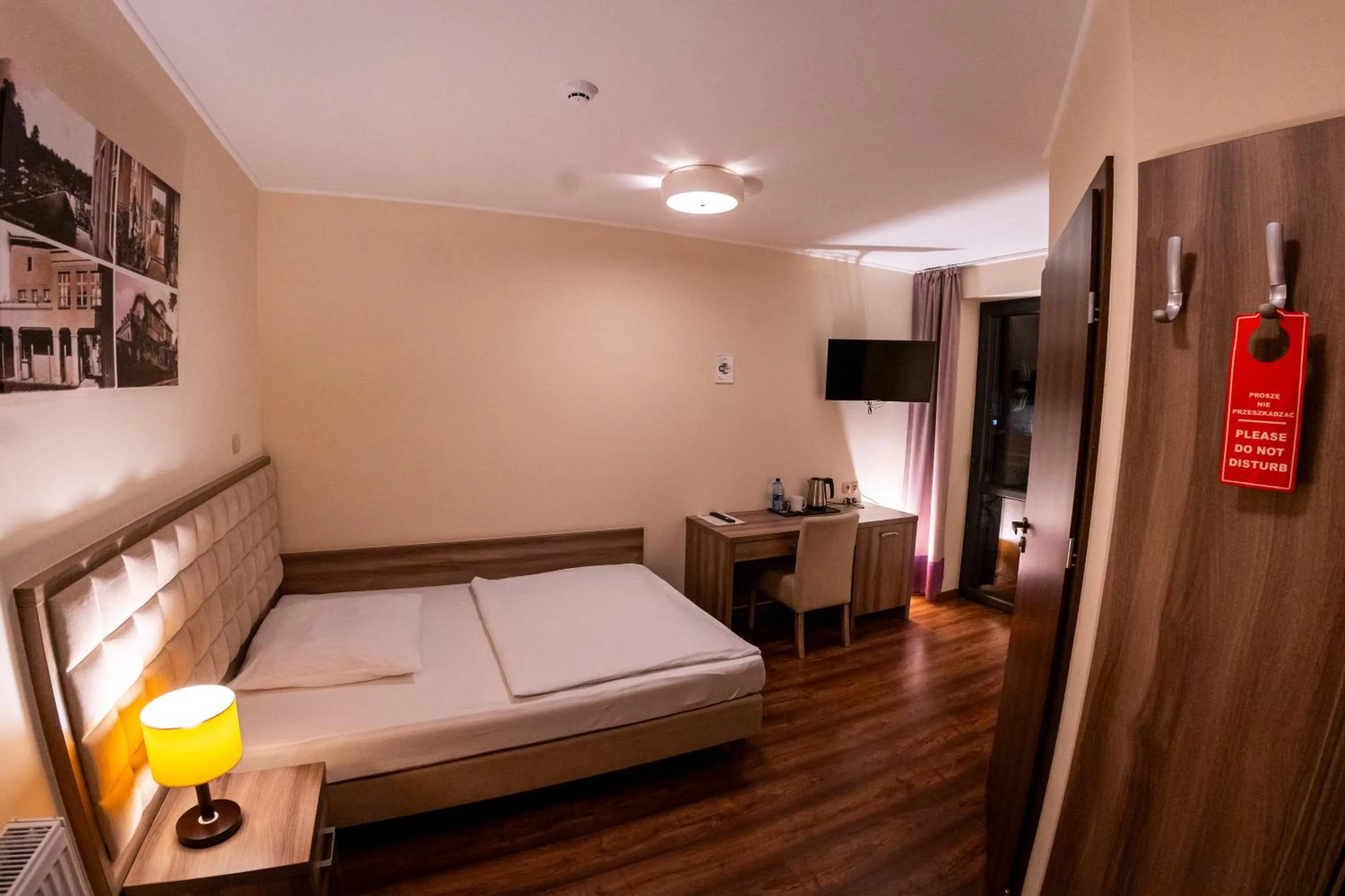 Restaurant/places to eat, Bed in Zajazd Pod Borem