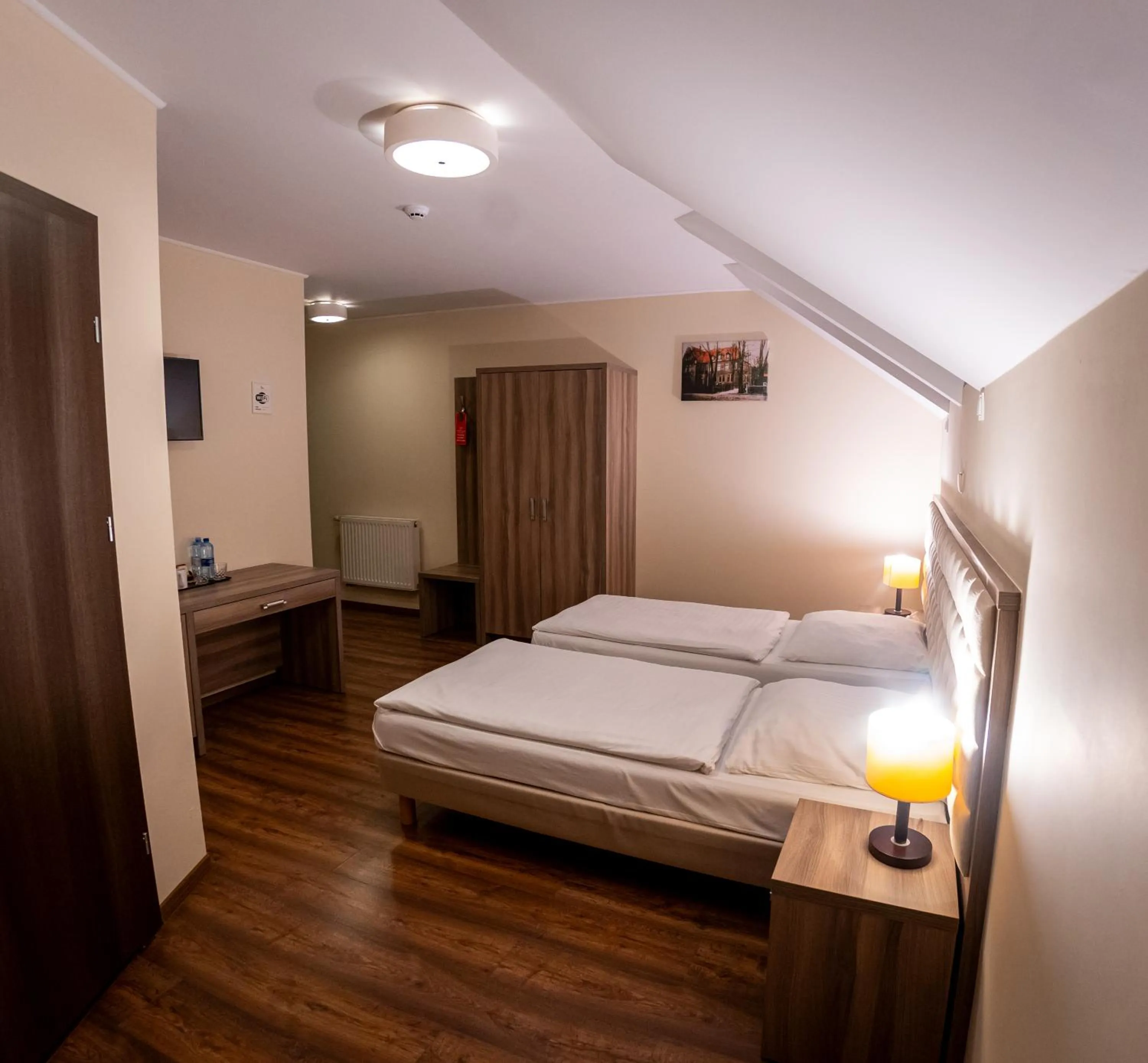 Restaurant/places to eat, Bed in Zajazd Pod Borem