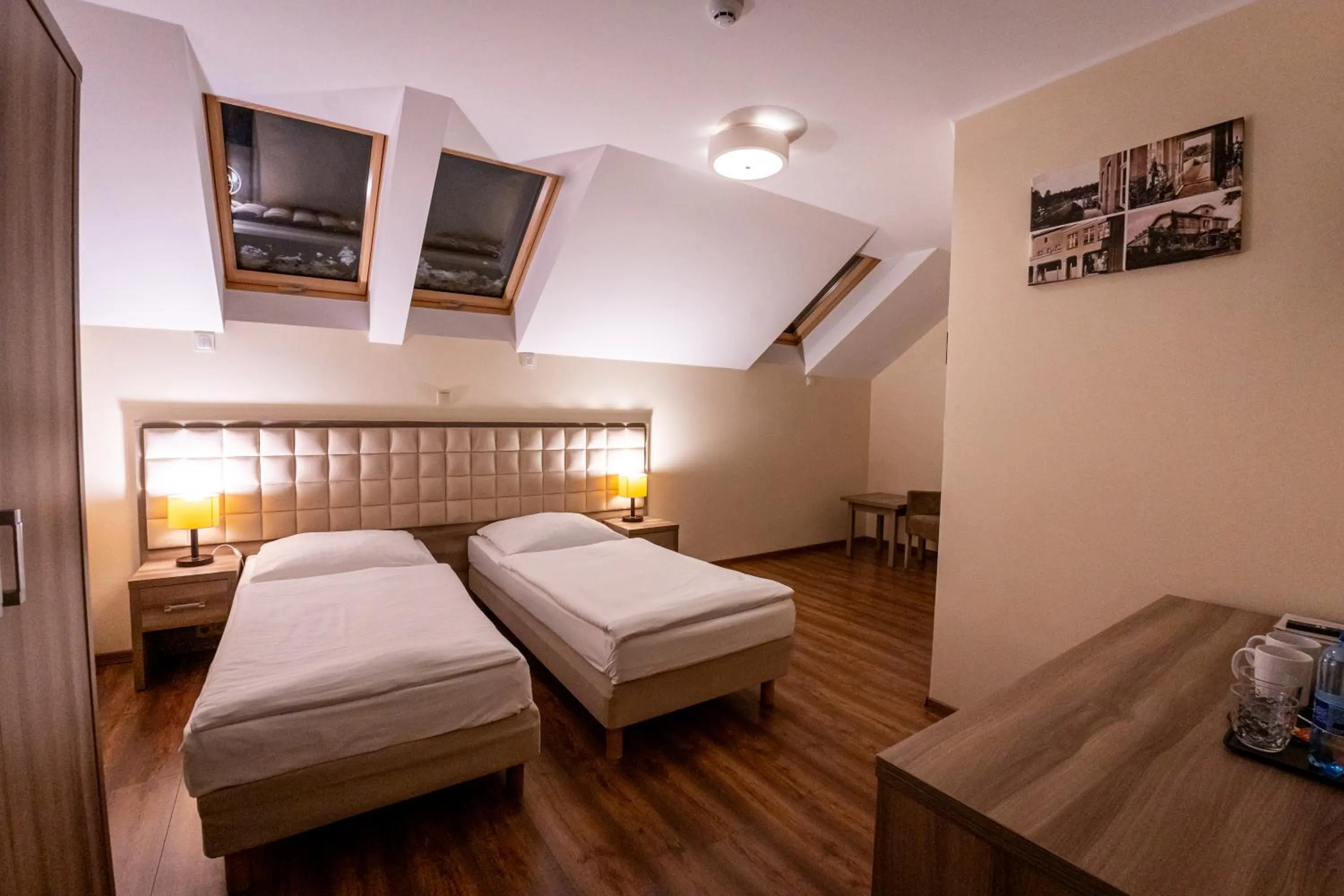 Restaurant/places to eat, Bed in Zajazd Pod Borem