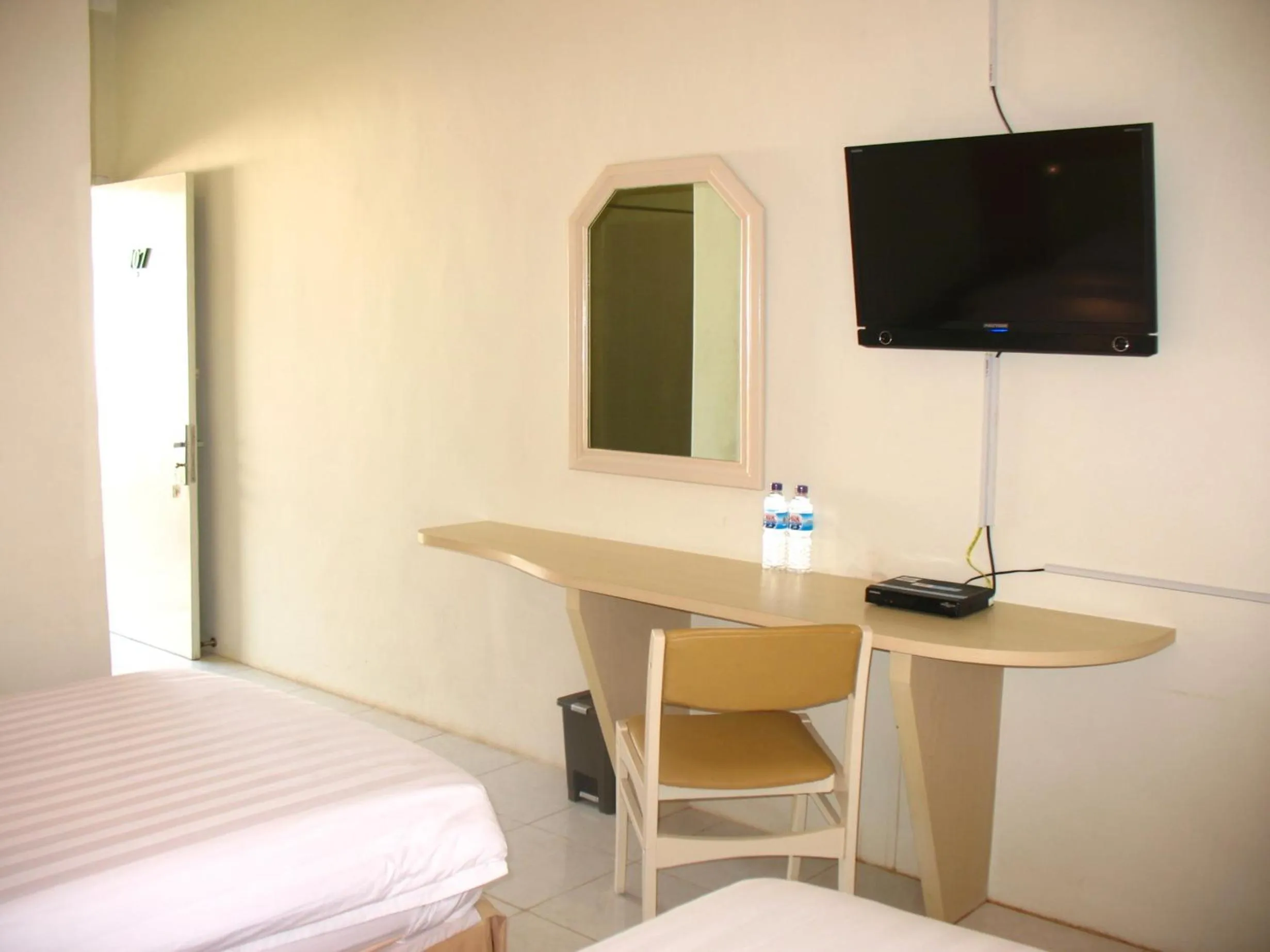 Bedroom in Cengkareng Transit Hotel