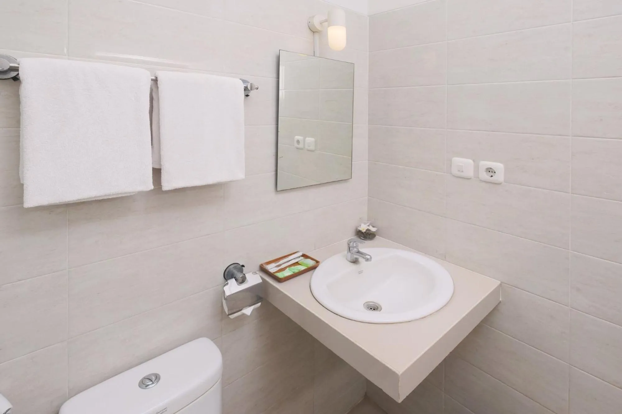 Bathroom in Cengkareng Transit Hotel