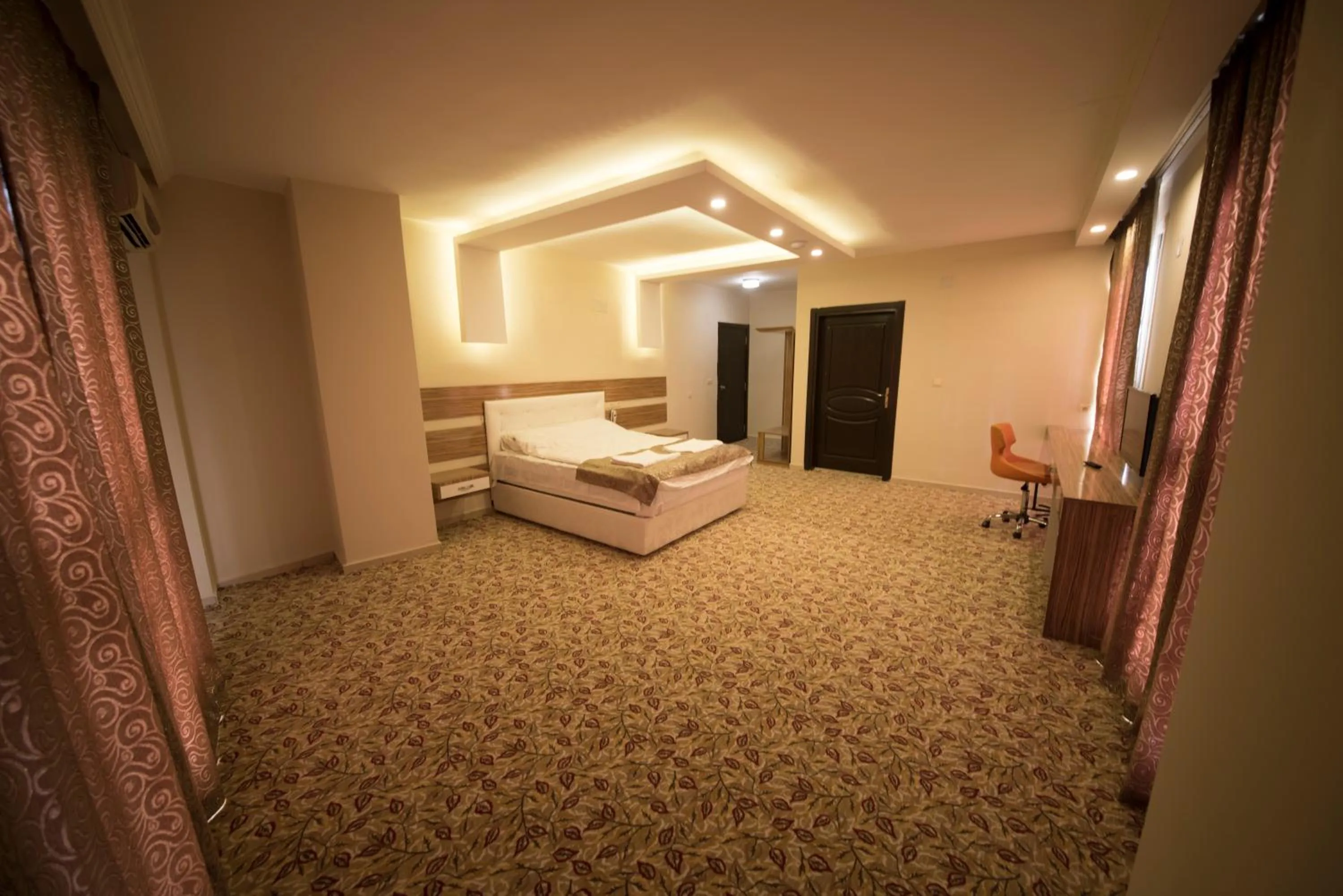 Photo of the whole room in Osmaniye Hanedan Otel