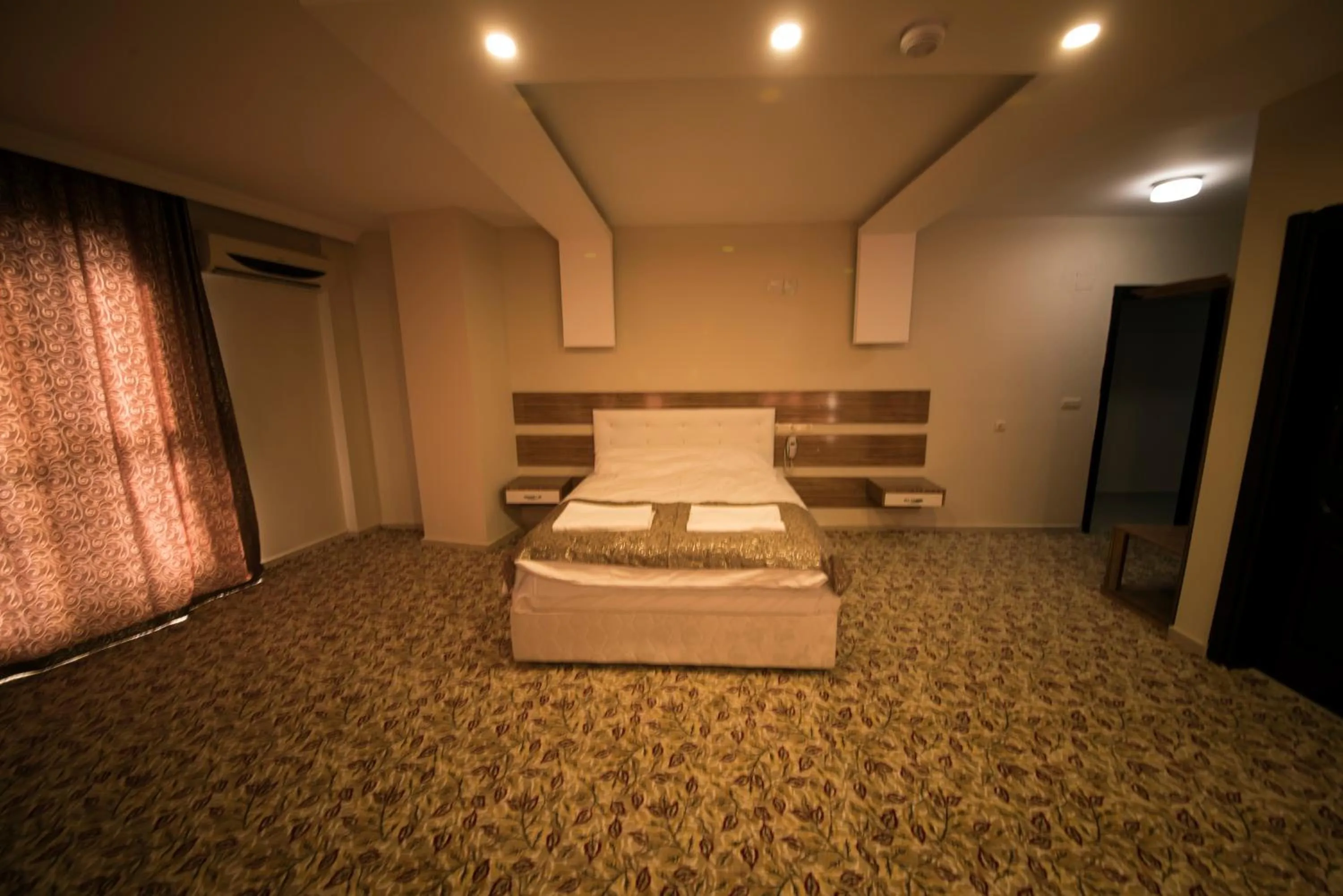 Photo of the whole room in Osmaniye Hanedan Otel