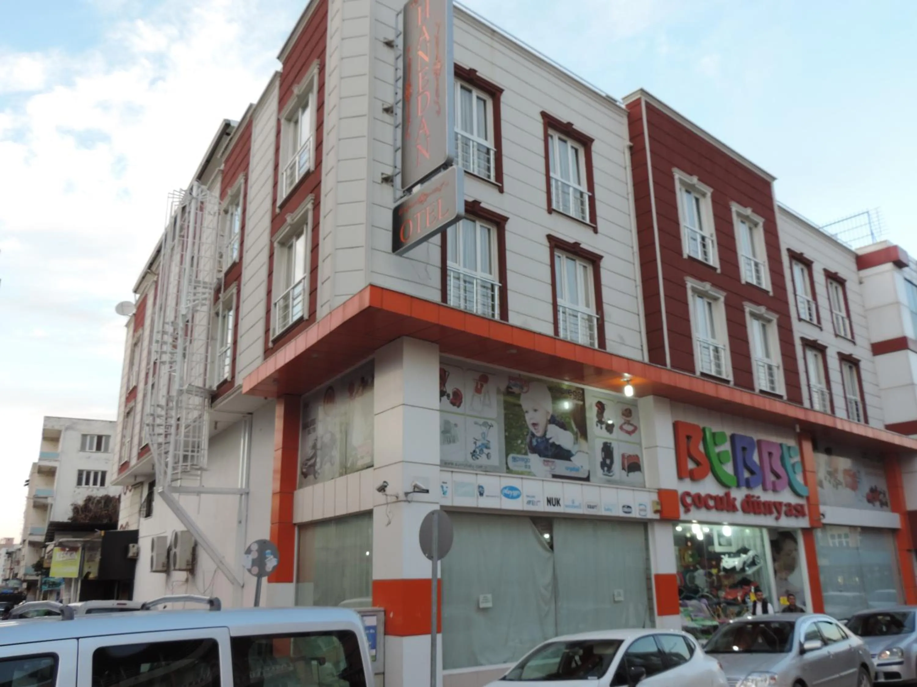 Facade/entrance in Osmaniye Hanedan Otel