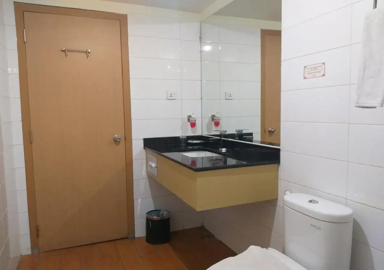 Standard Double Room in D'Grande Hotel Batam Standard Double Room in D'Grande Hotel Batam