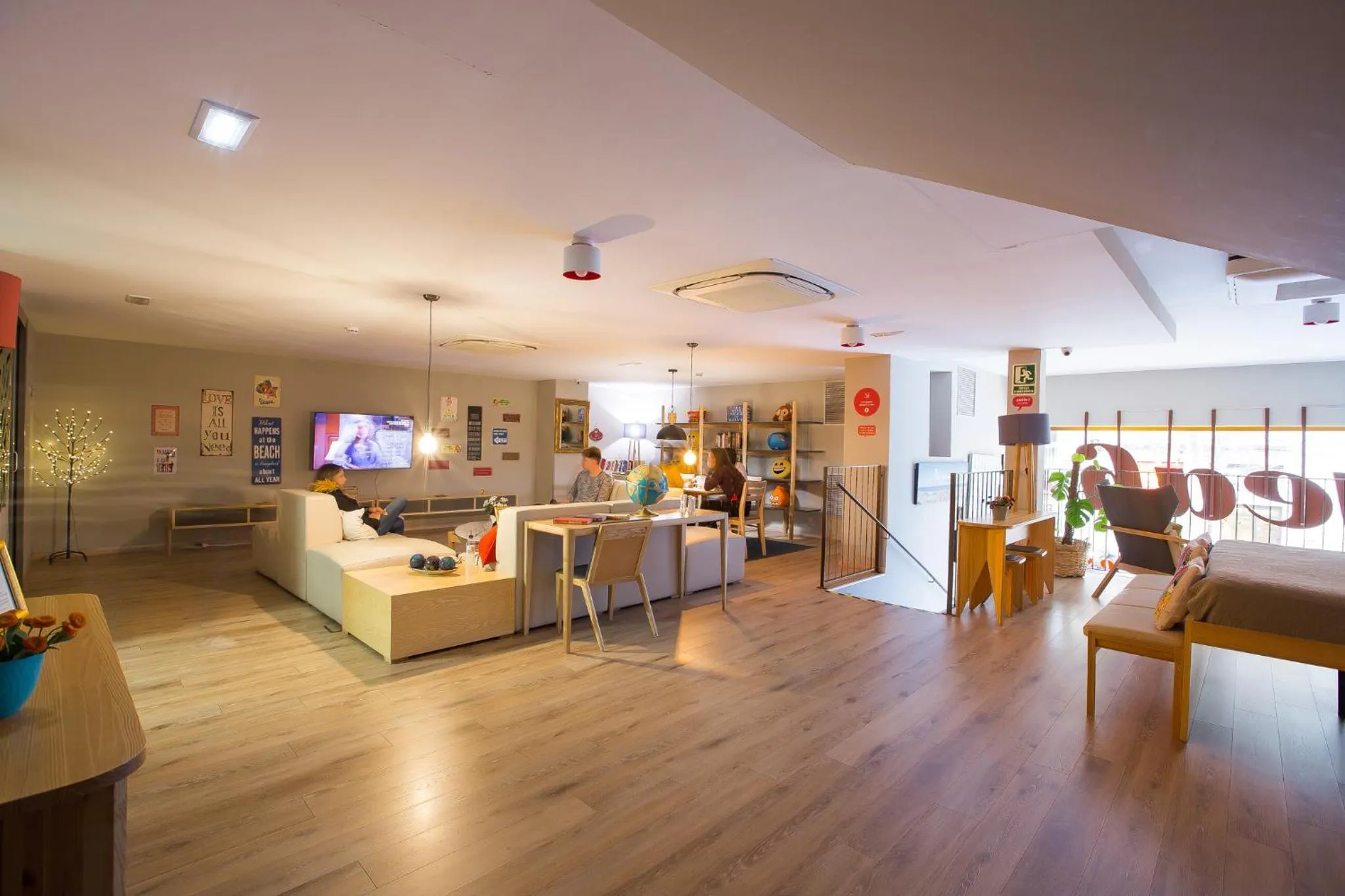 Communal lounge/ TV room in Yeah Barcelona Hostel