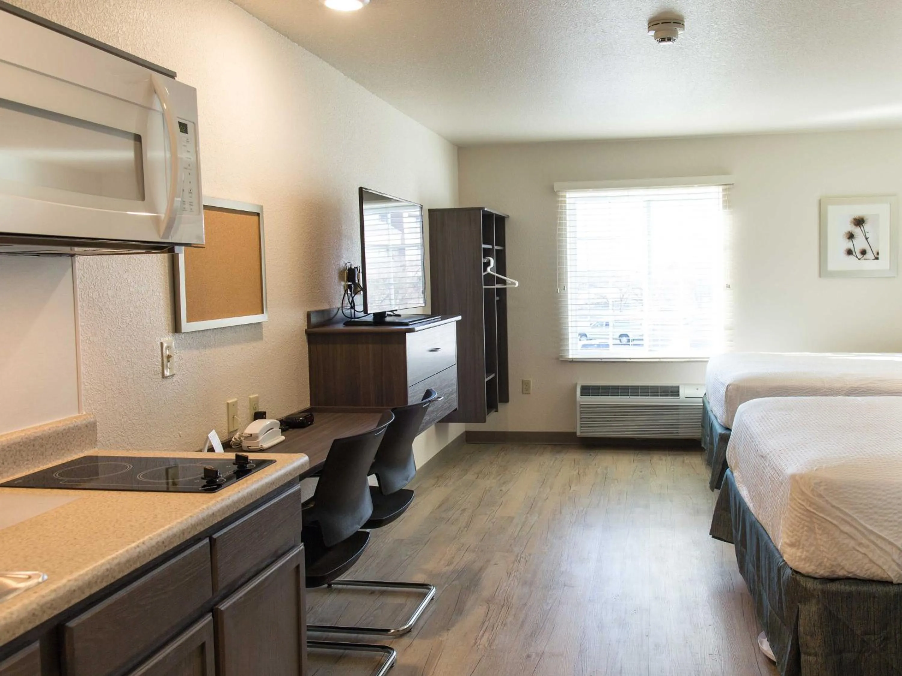 TV and multimedia, Bed in WoodSpring Suites Broken Arrow