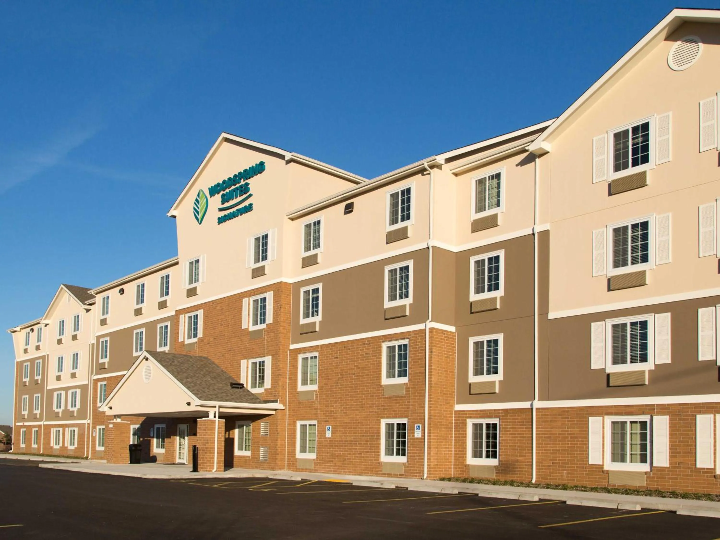 Property building in WoodSpring Suites Broken Arrow