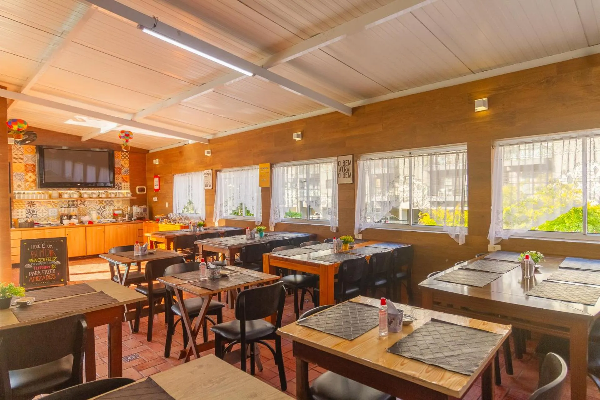 Restaurant/places to eat in Guarujá Hostel