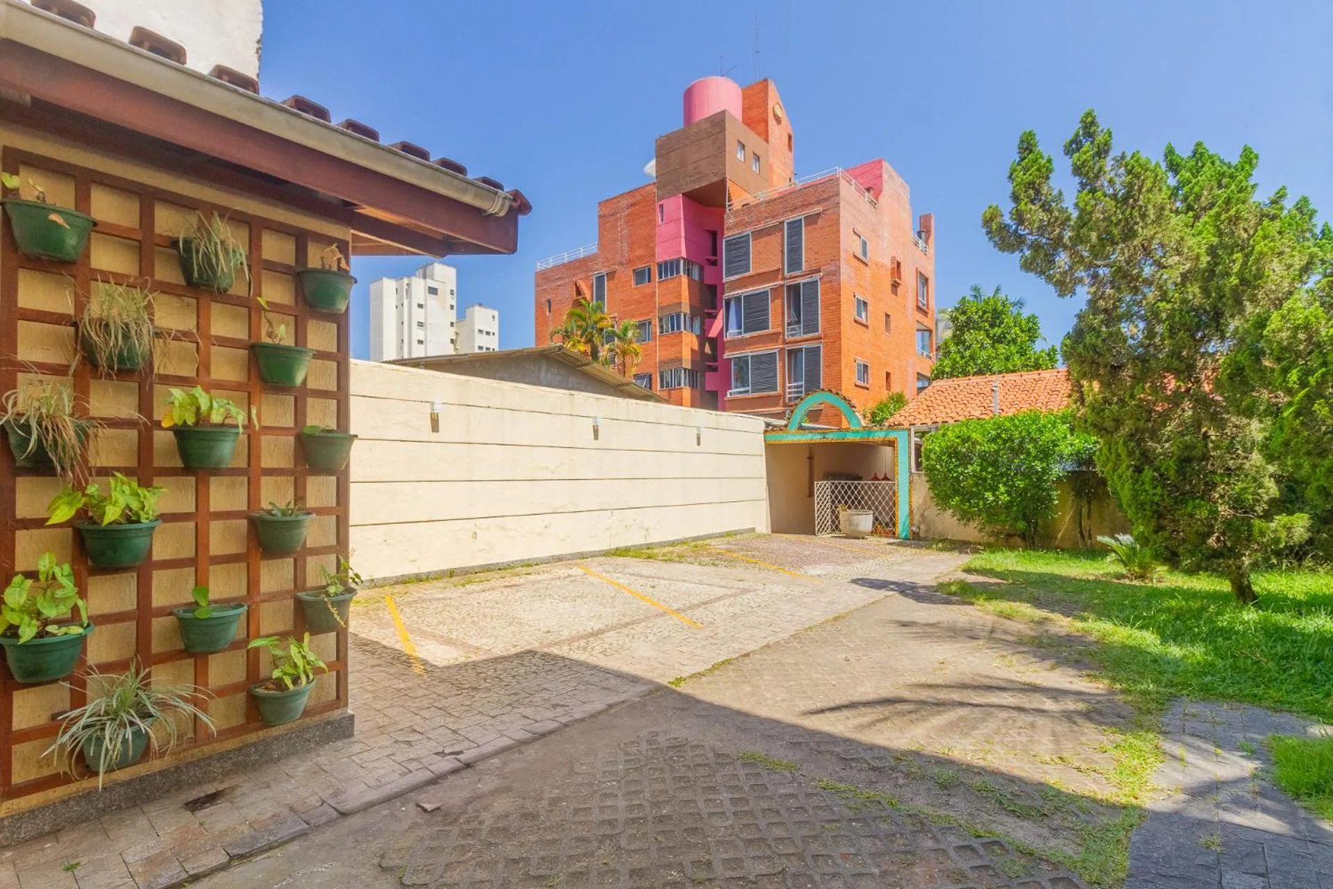 Garden in Guarujá Hostel