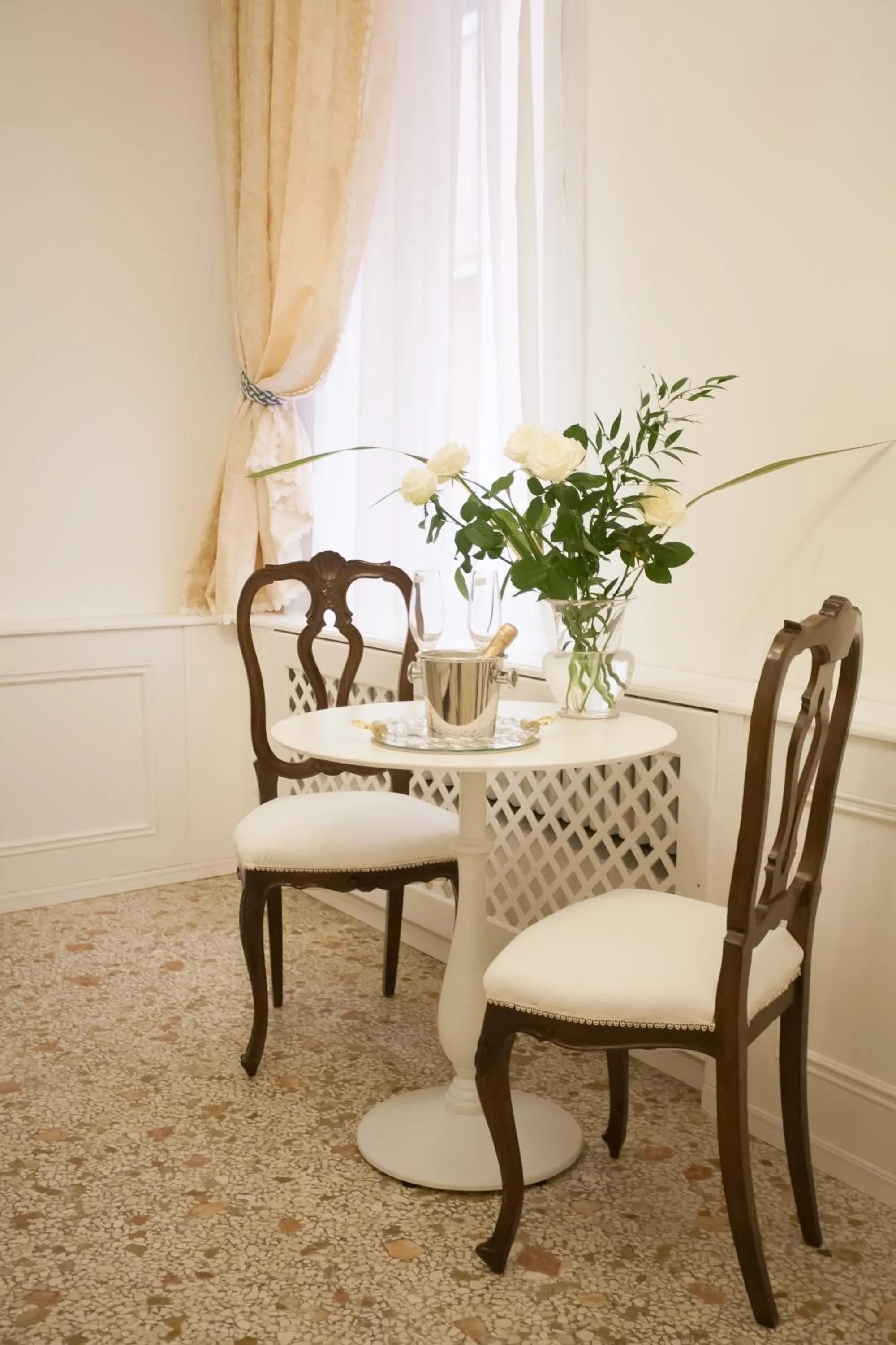 Photo of the whole room in Antico Mercato