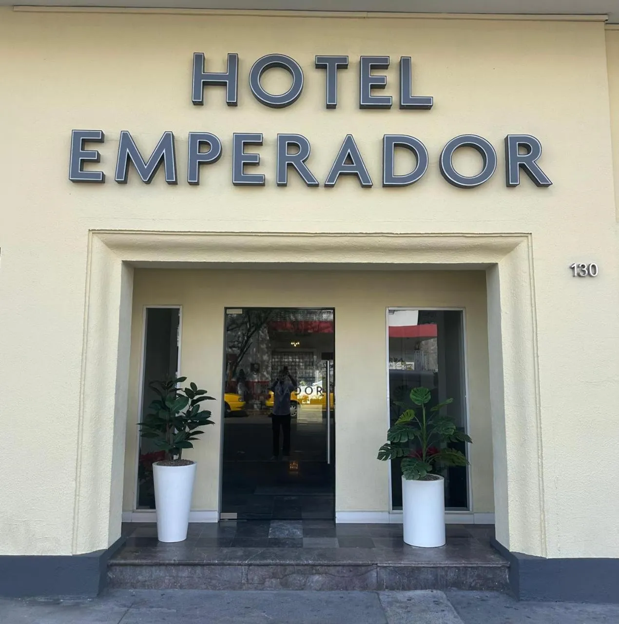 Property building in Hotel Emperador centro Guadalajara y Remodelado
