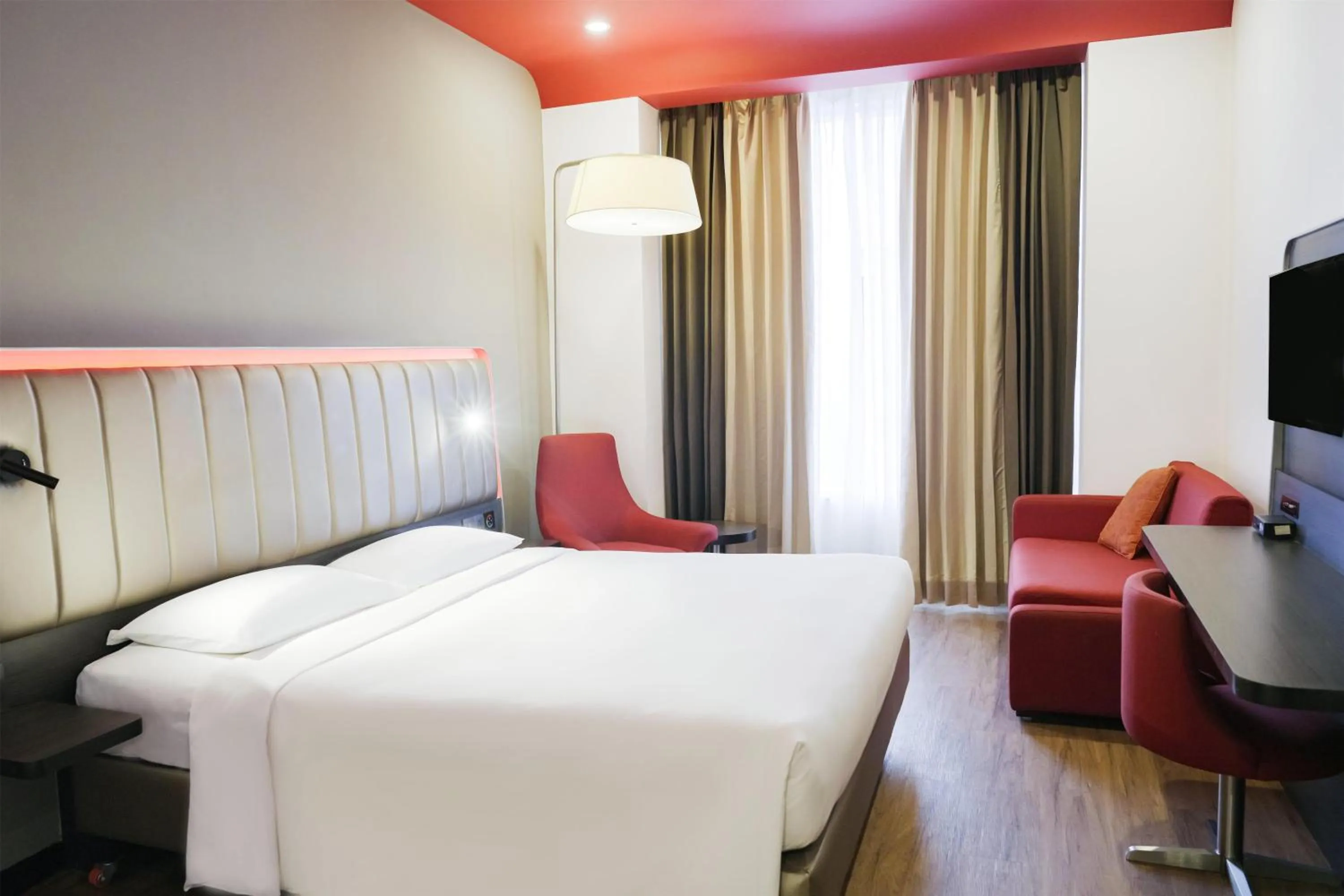 Photo of the whole room, Bed in Park Inn By Radisson Amritsar Airport
