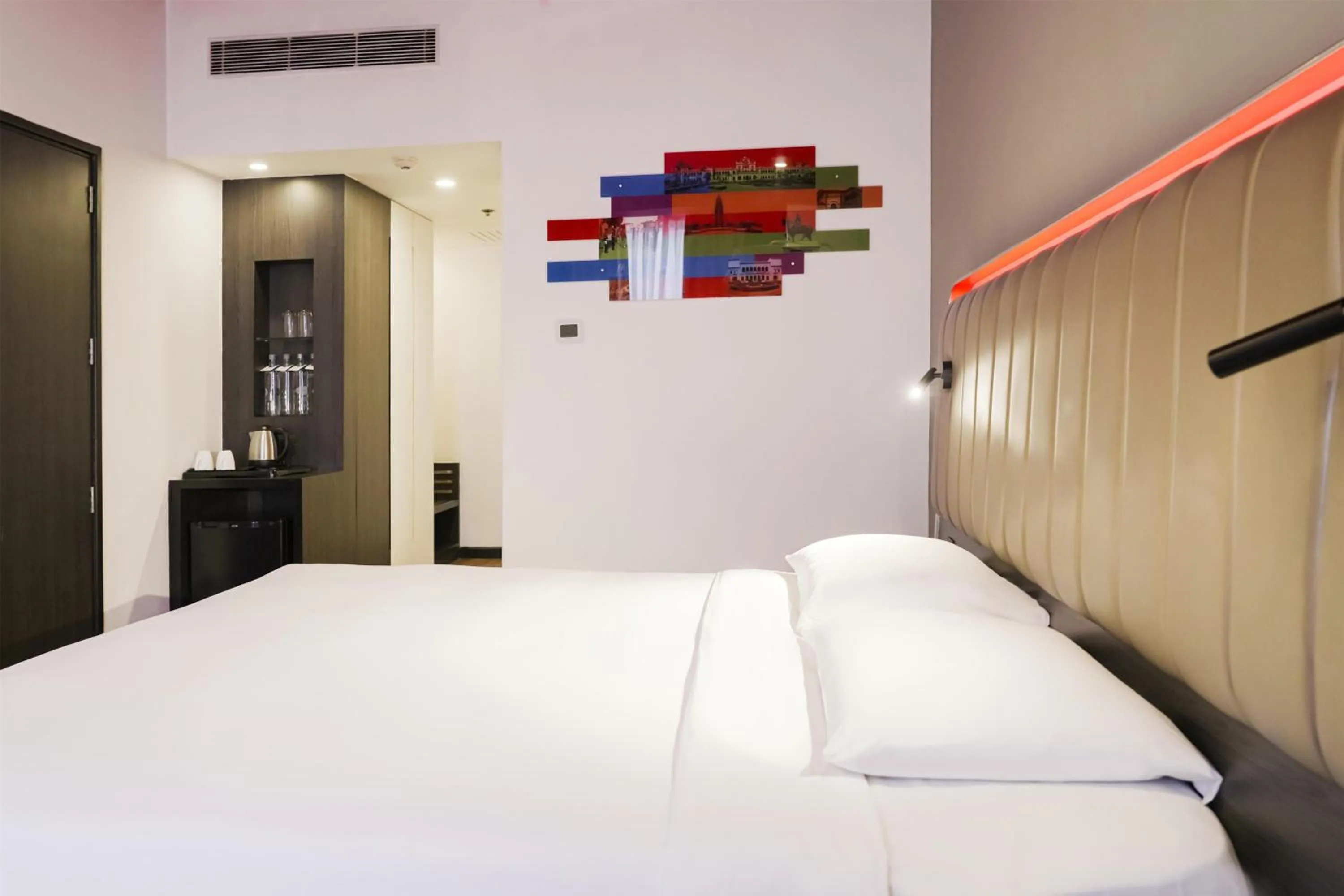 Photo of the whole room, Bed in Park Inn By Radisson Amritsar Airport