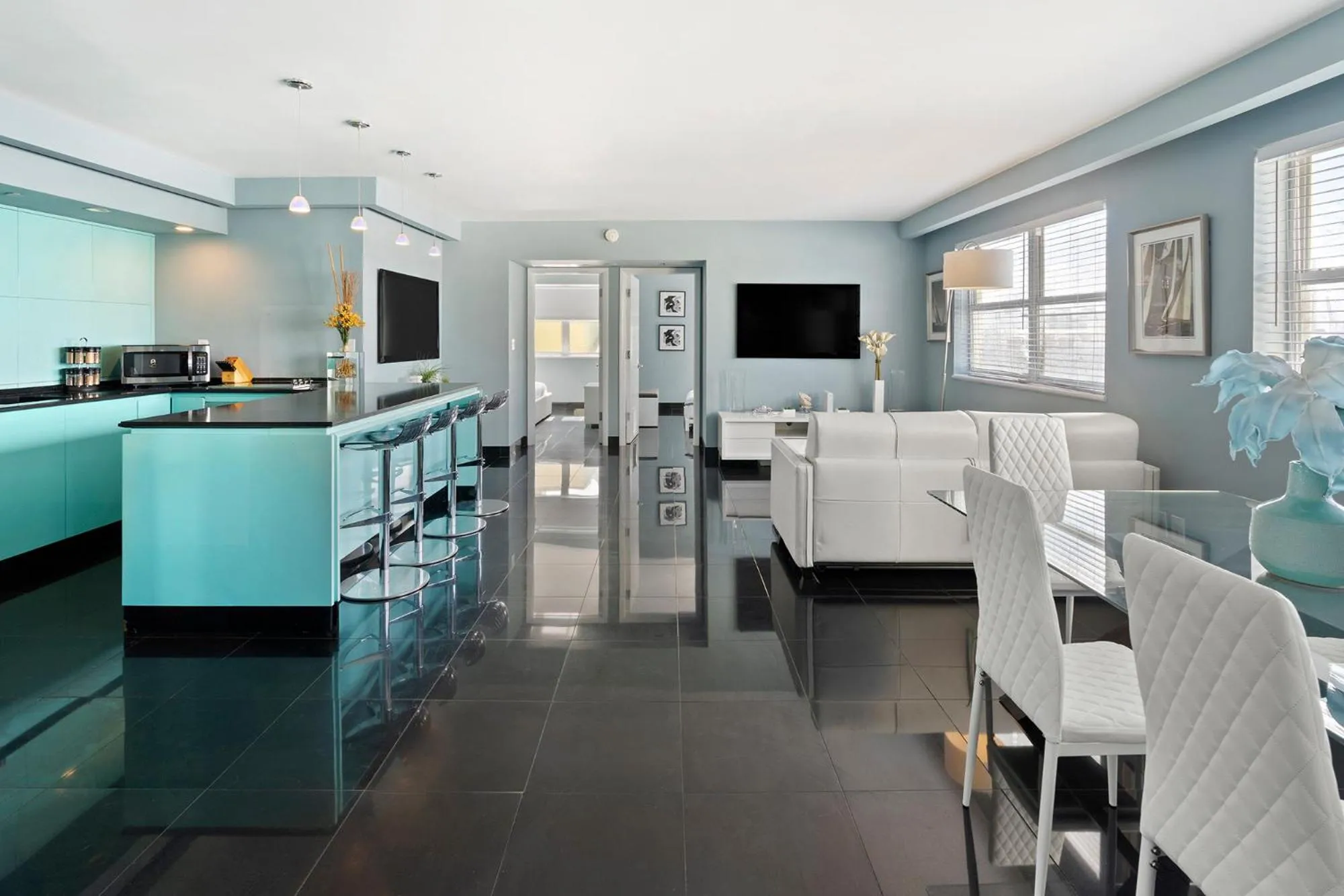 TV and multimedia in Casa Grande Suites on Ocean Drive