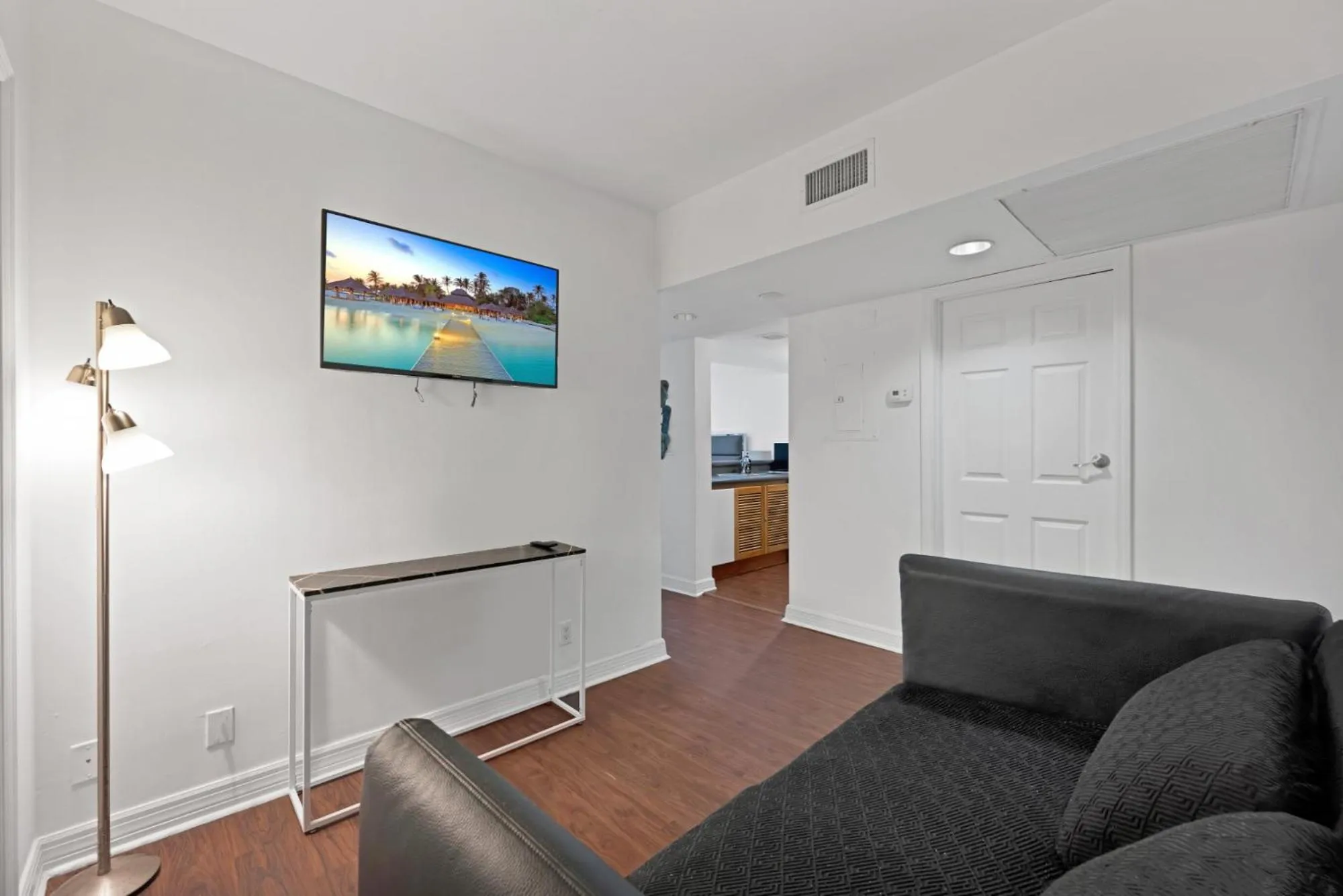 TV and multimedia in Casa Grande Suites on Ocean Drive