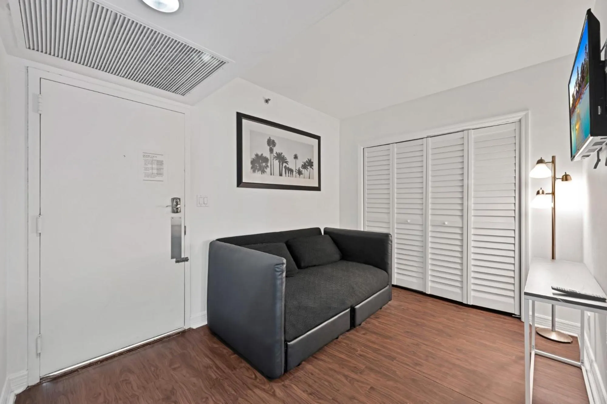 TV and multimedia in Casa Grande Suites on Ocean Drive