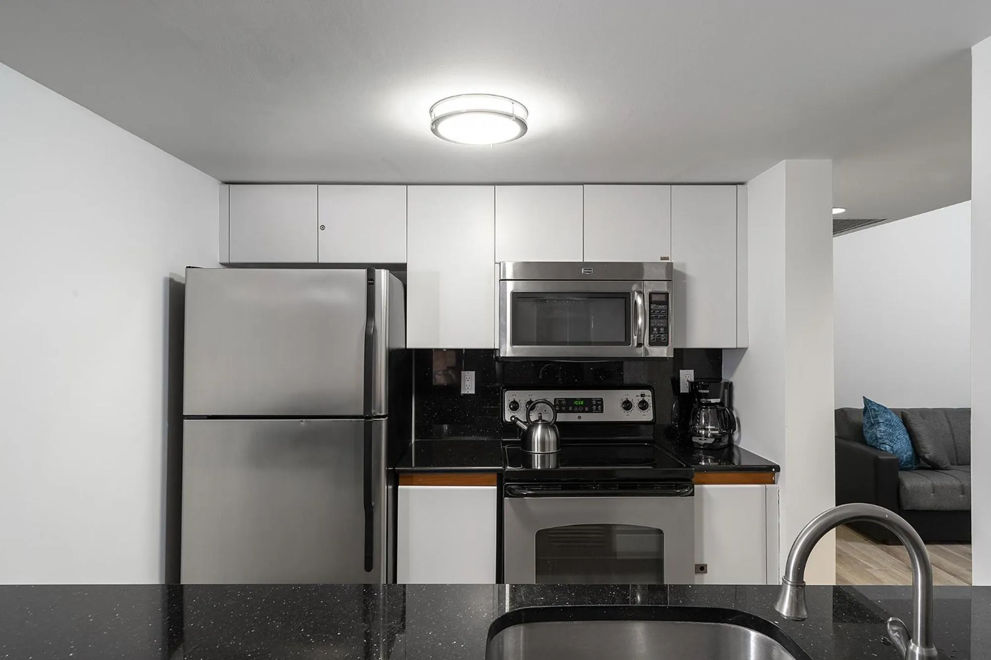 Kitchen or kitchenette in Casa Grande Suites on Ocean Drive