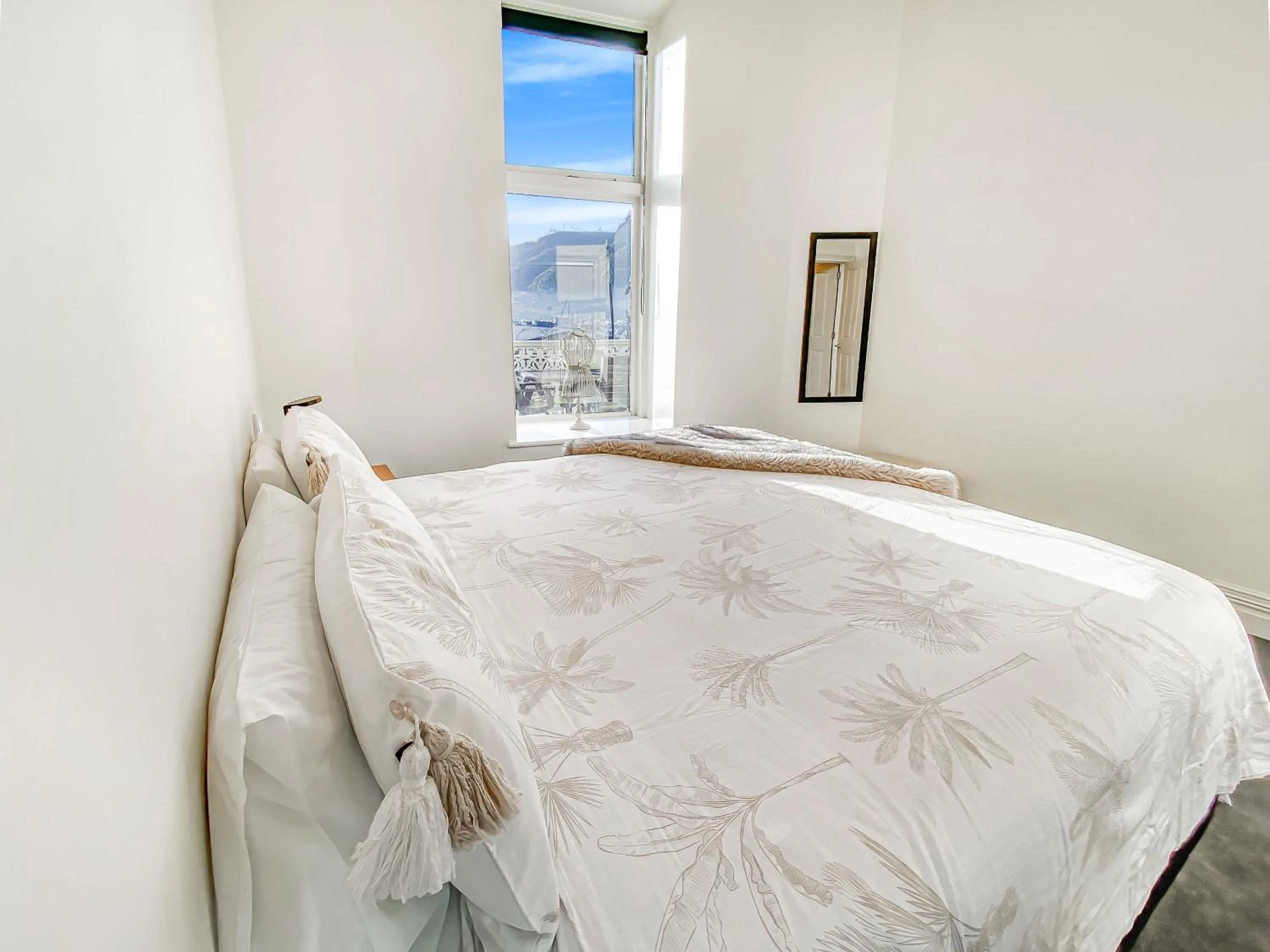 Bedroom, Bed in Picton Waterfront Apartments