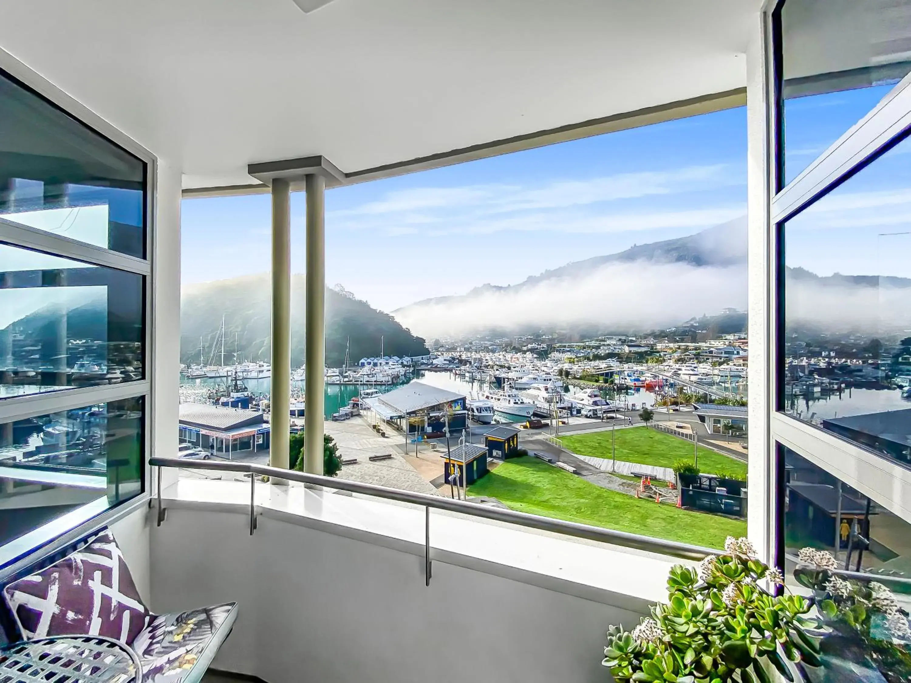 Oxleys 502 two bedroom waterfront apartment (sleeps 4) in Picton Waterfront Apartments Oxleys 502 two bedroom waterfront apartment (sleeps 4) in Picton Waterfront Apartments