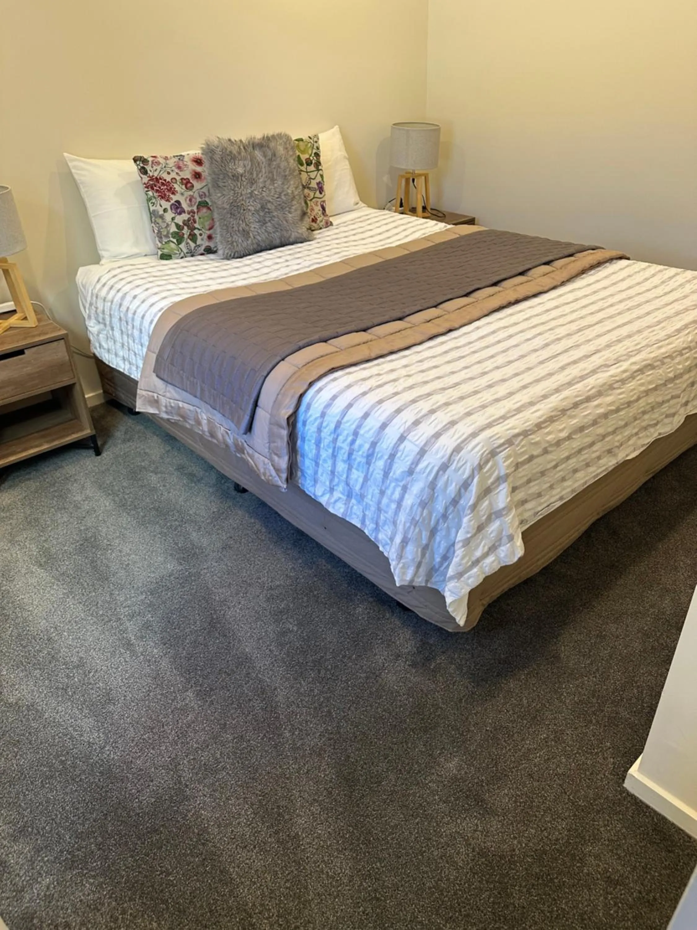 Bedroom, Bed in Picton Waterfront Apartments