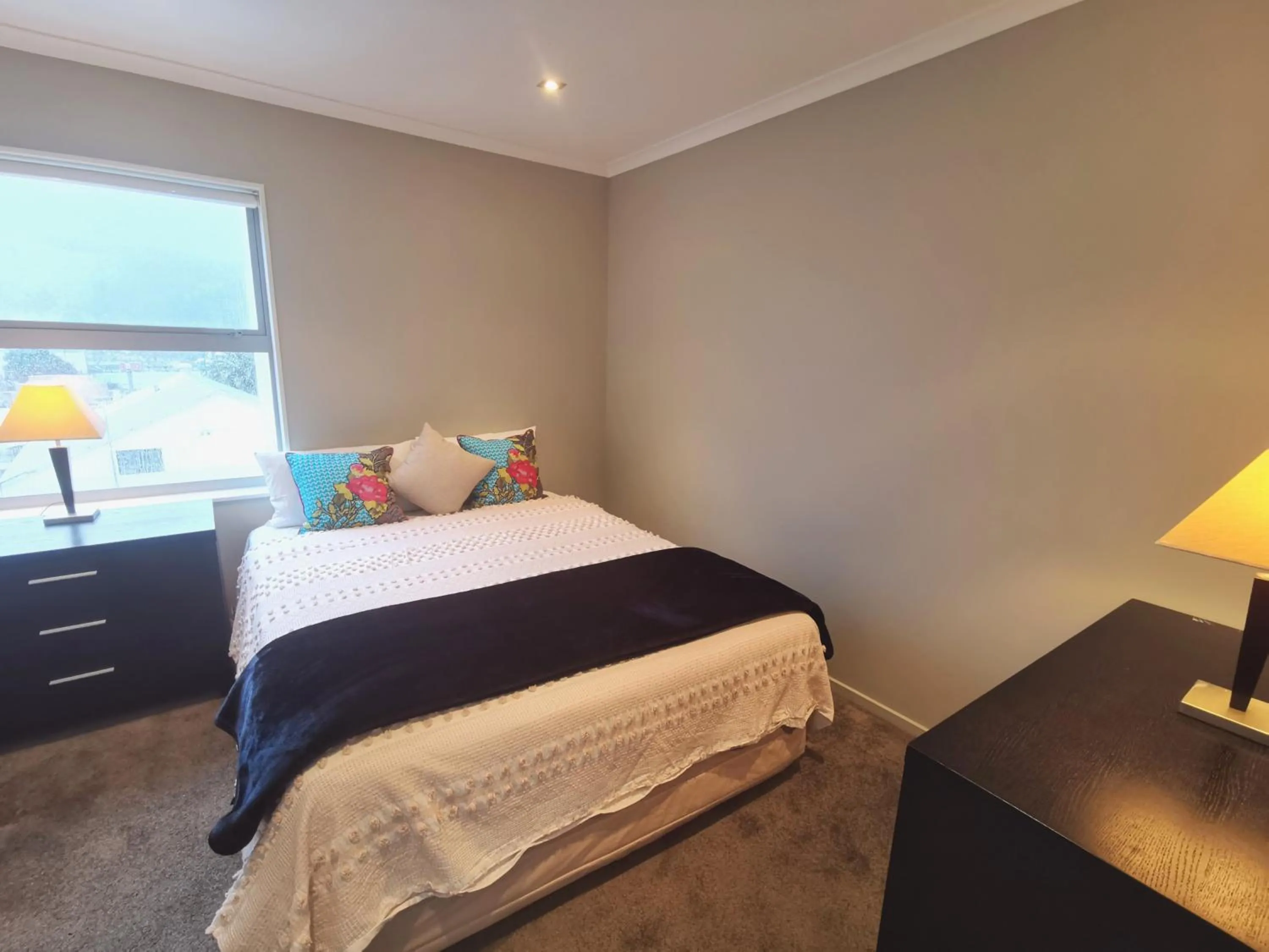 Bedroom, Bed in Picton Waterfront Apartments