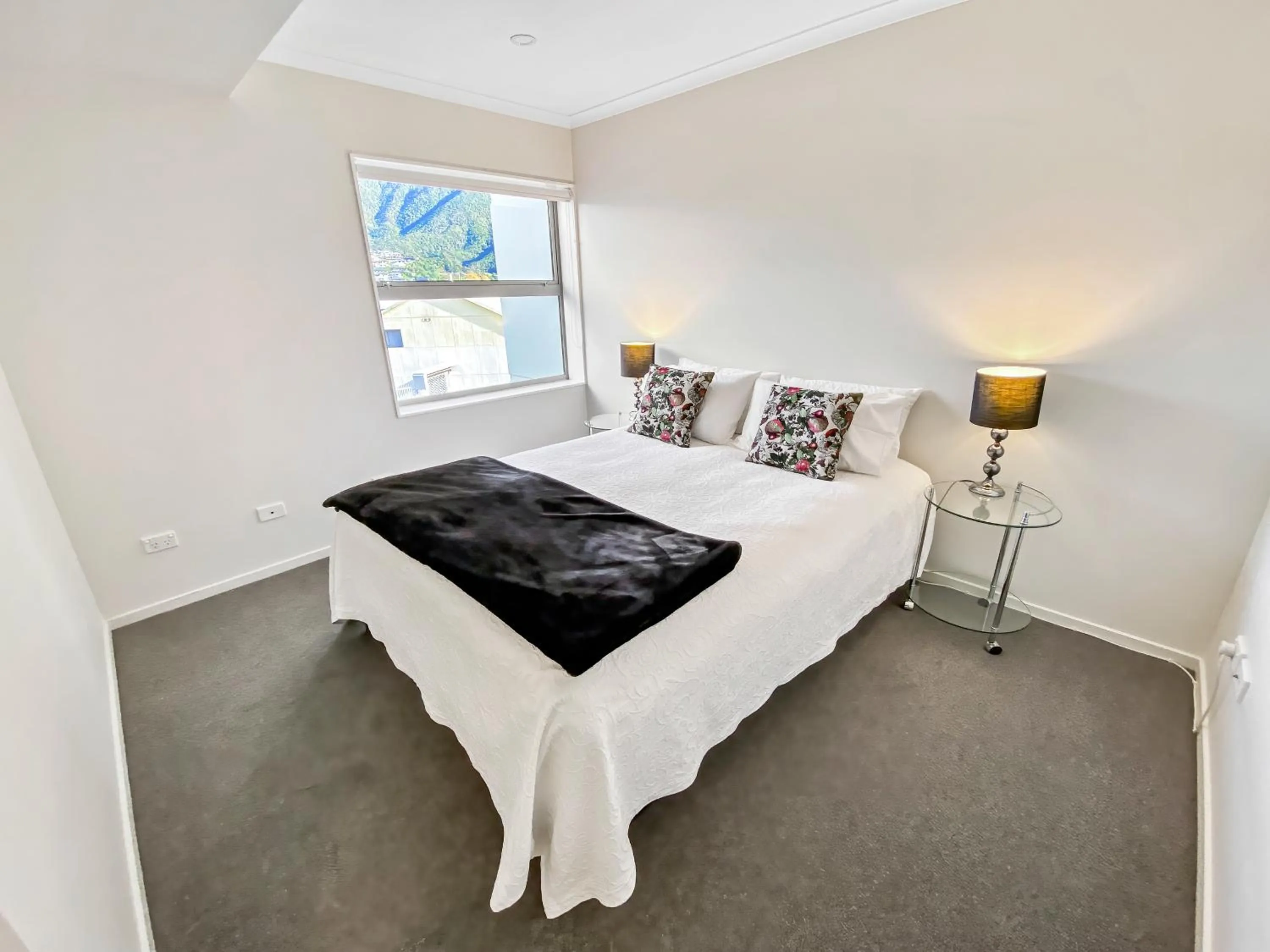 Bedroom, Bed in Picton Waterfront Apartments