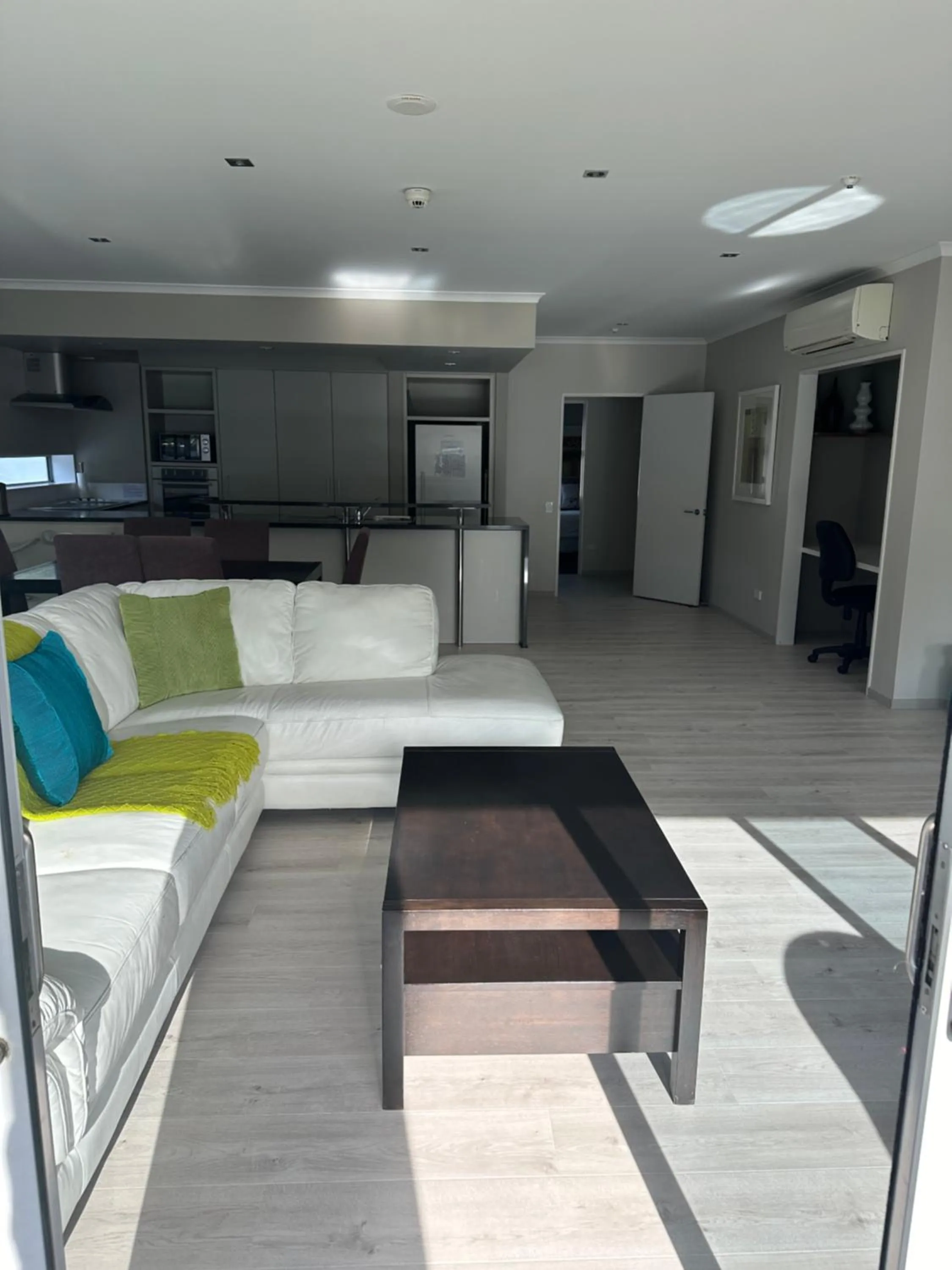 Lounge or bar in Picton Waterfront Apartments