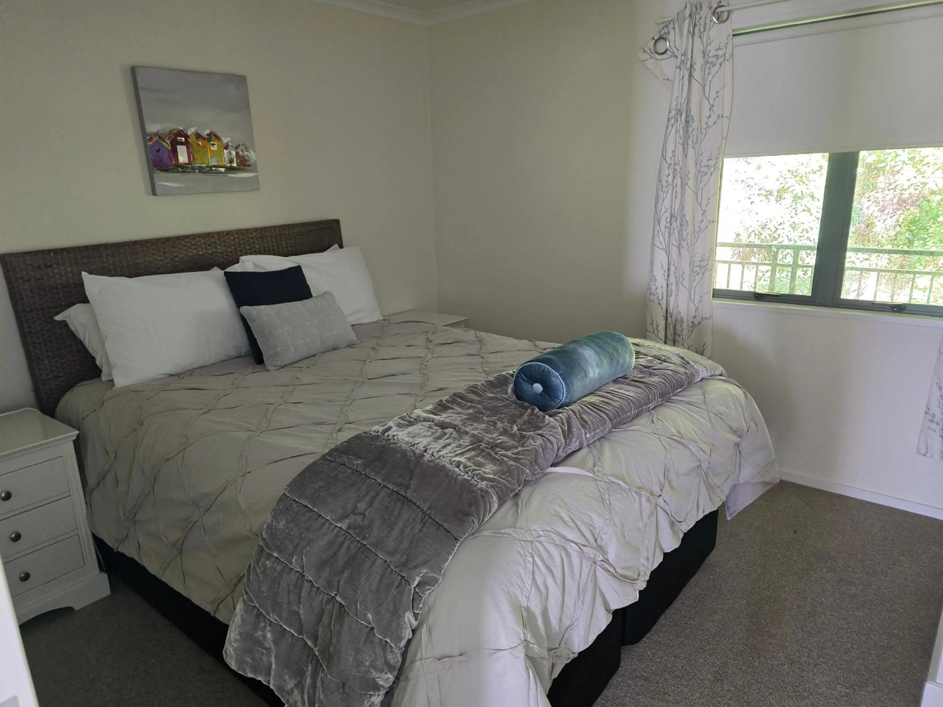 Bedroom, Bed in Beachpoint Apartments