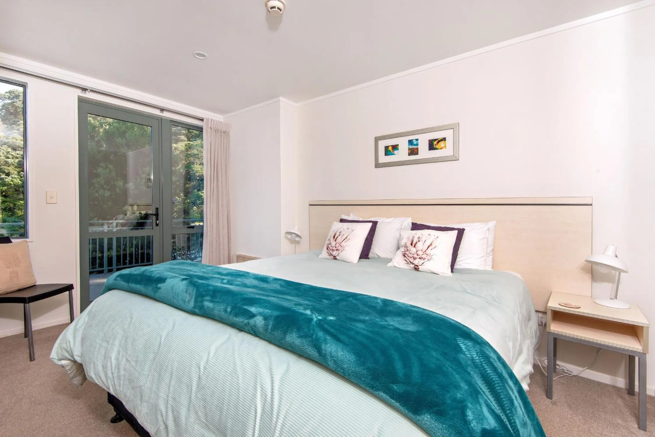 Bedroom, Bed in Beachpoint Apartments