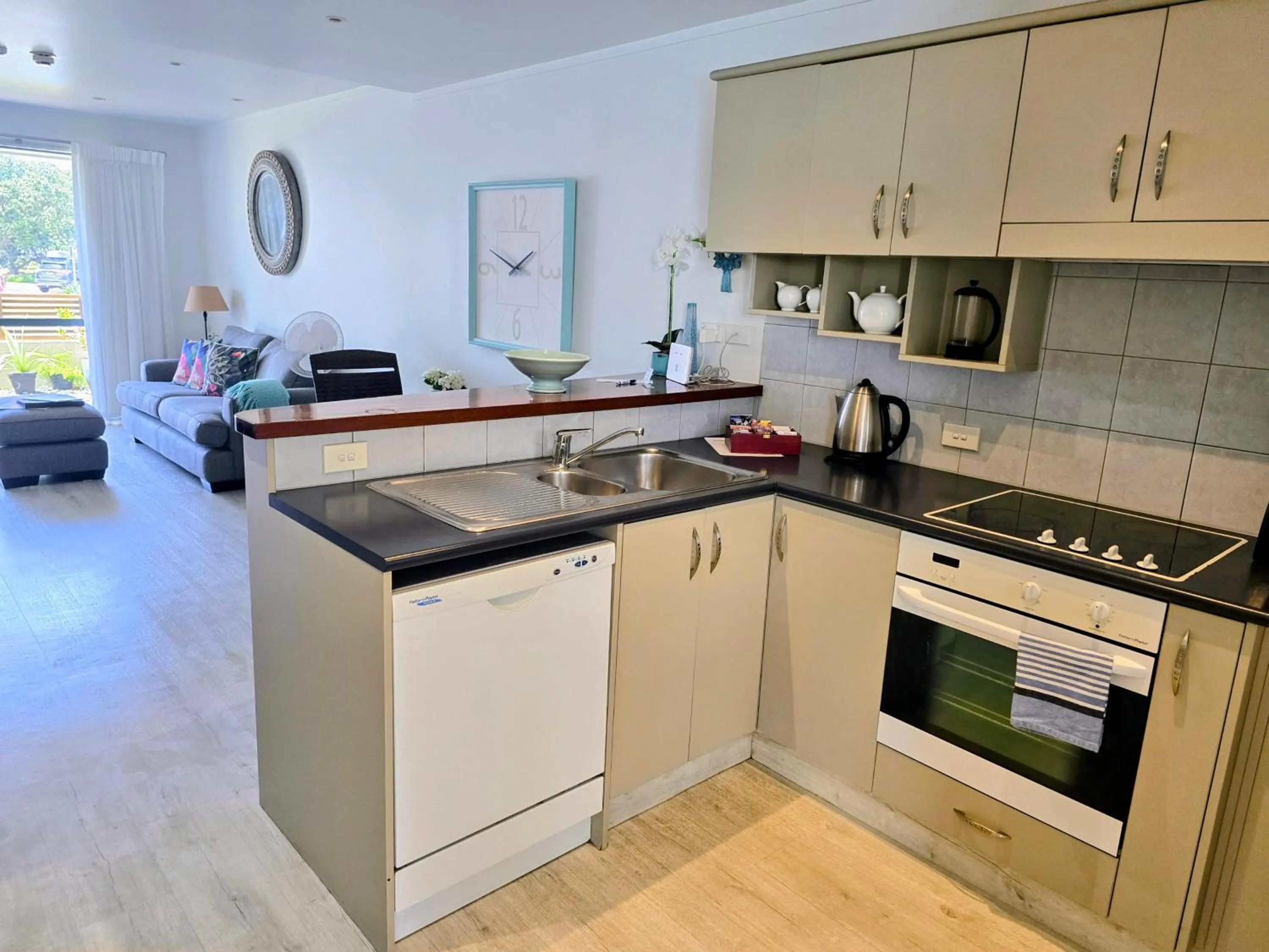 Kitchen or kitchenette in Beachpoint Apartments