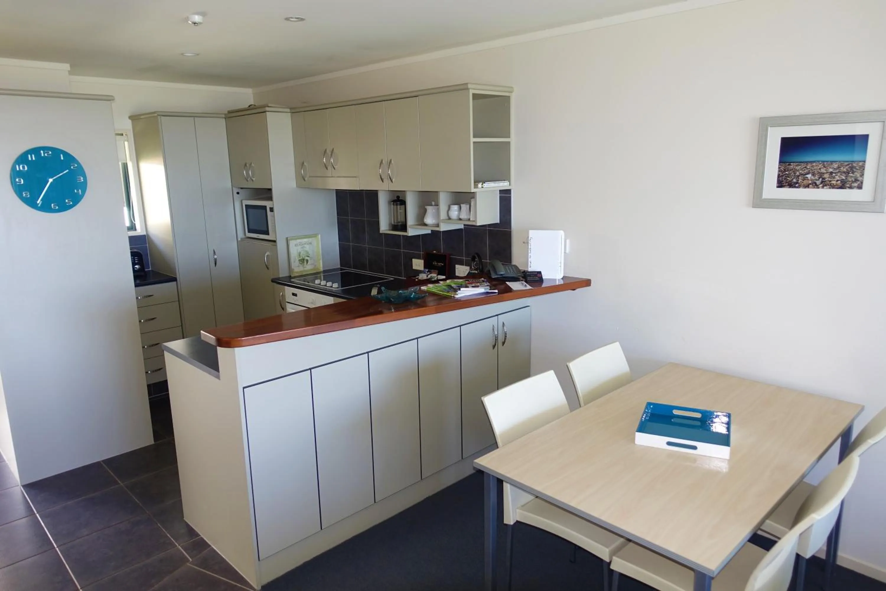 Kitchen or kitchenette in Beachpoint Apartments