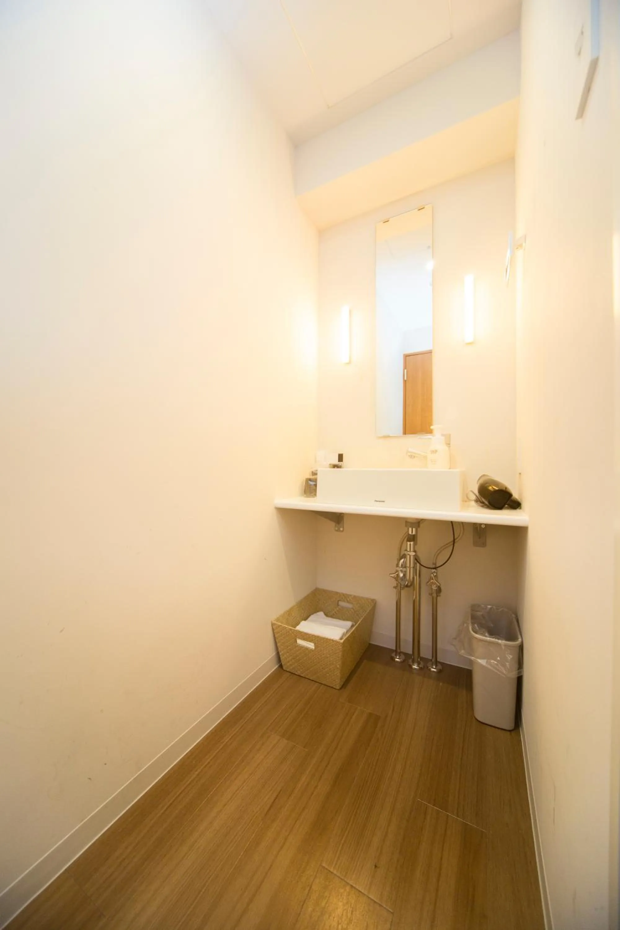 Photo of the whole room in The Wall Hotel