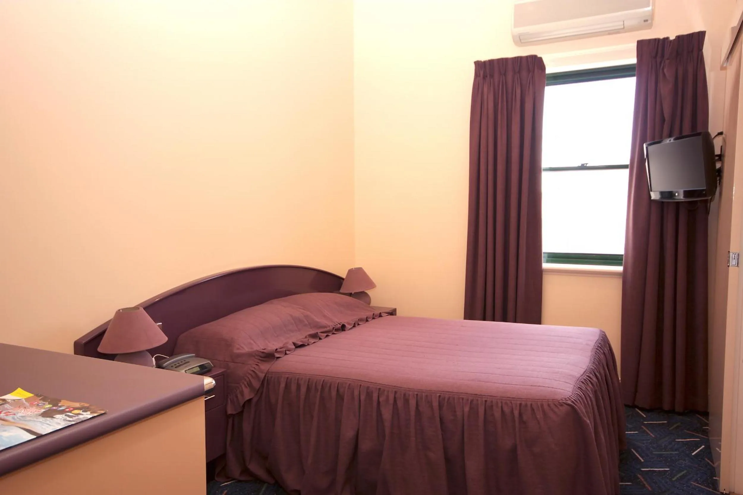 Photo of the whole room in Mitchell River Tavern