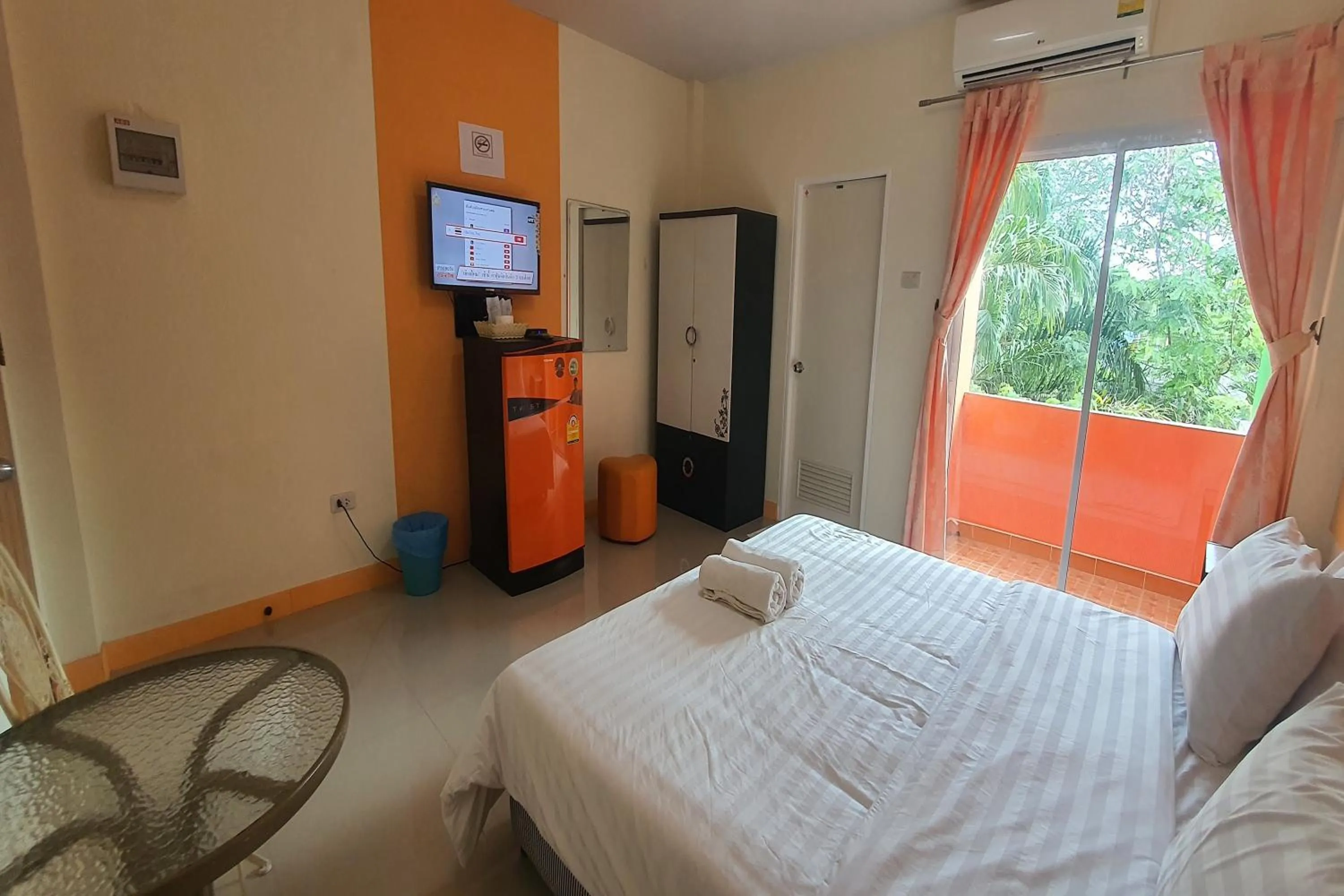 Bedroom, Bed in M Resort