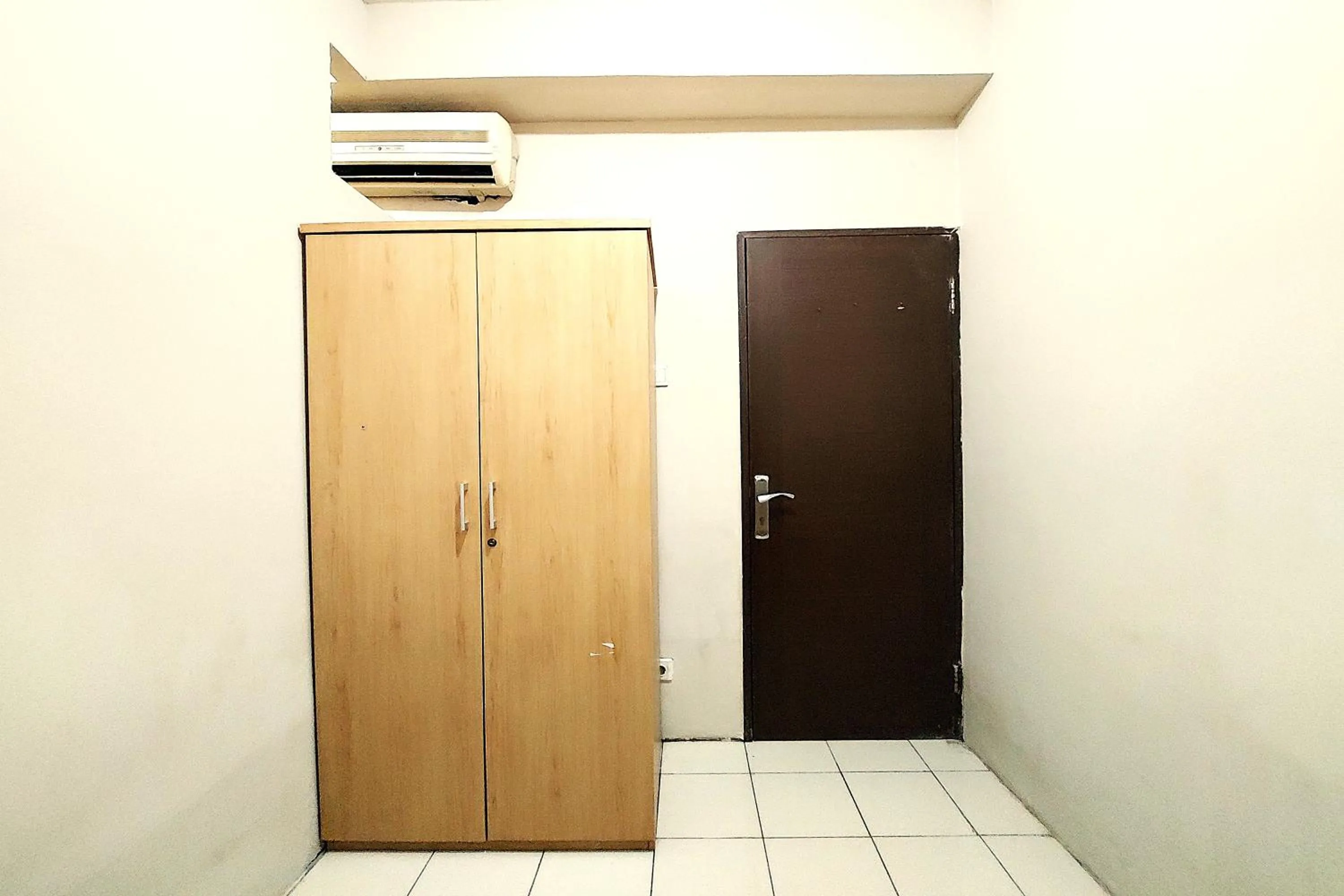 wardrobe in Adaru Property at Sunter Park View