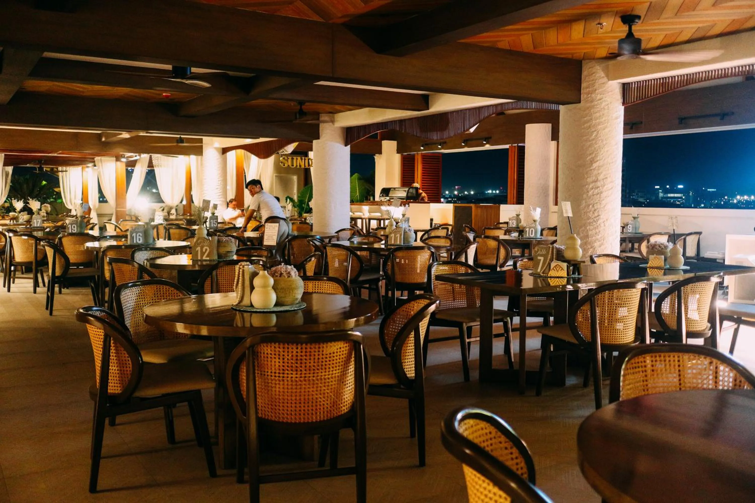 Restaurant/places to eat in Azzurro Hotel