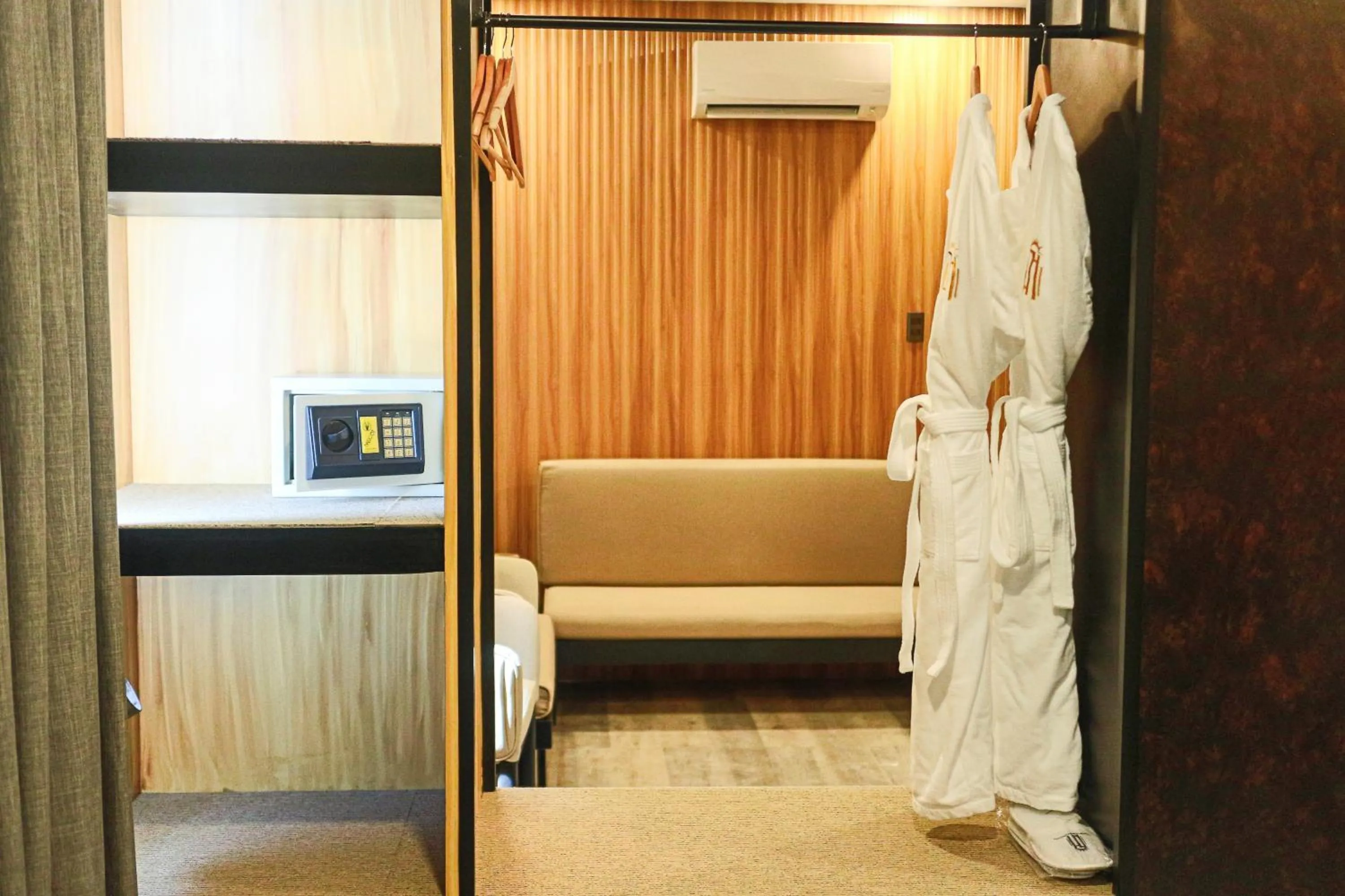 Bedroom, Bed in Azzurro Hotel