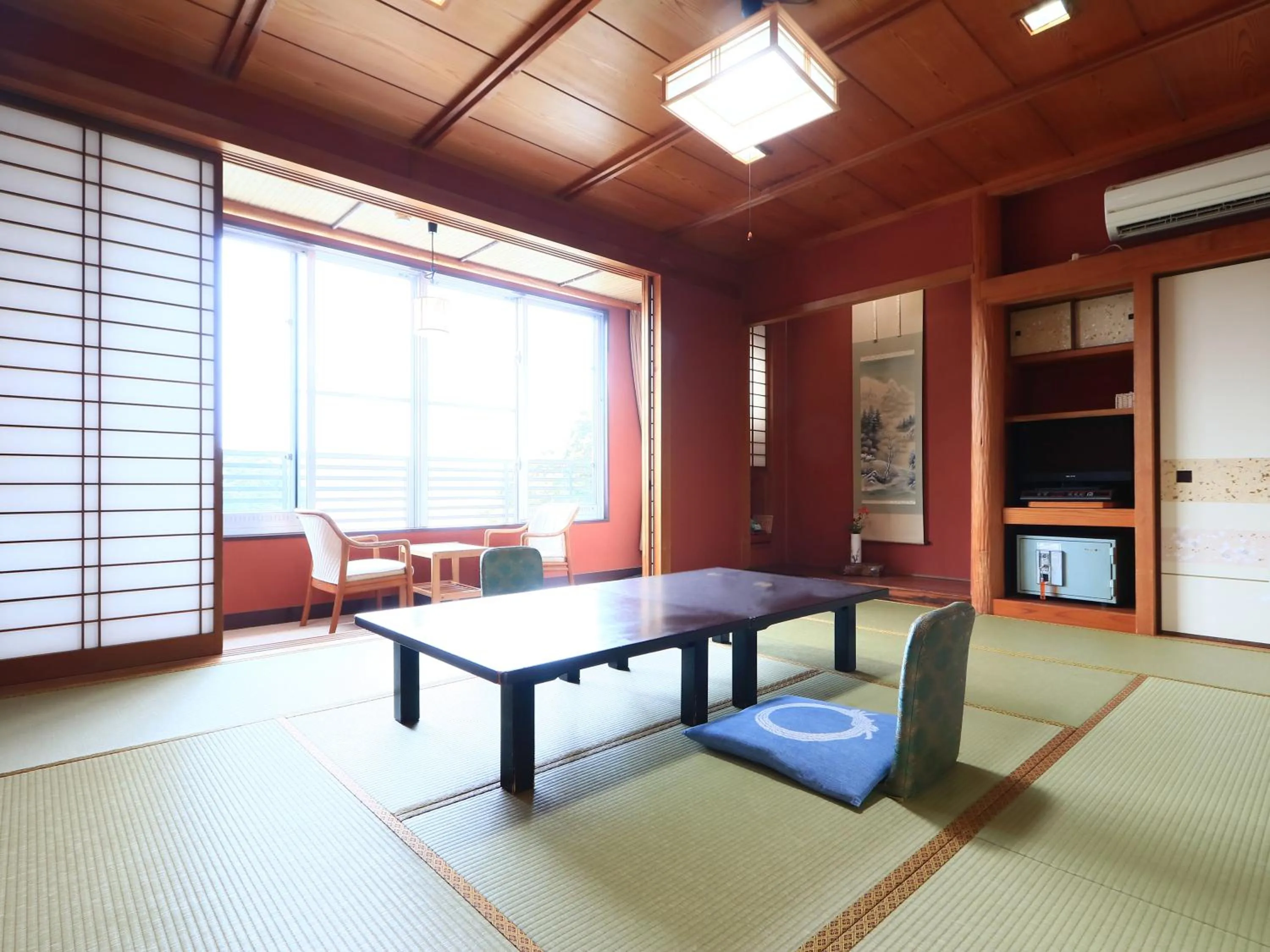 Photo of the whole room in Suzunami